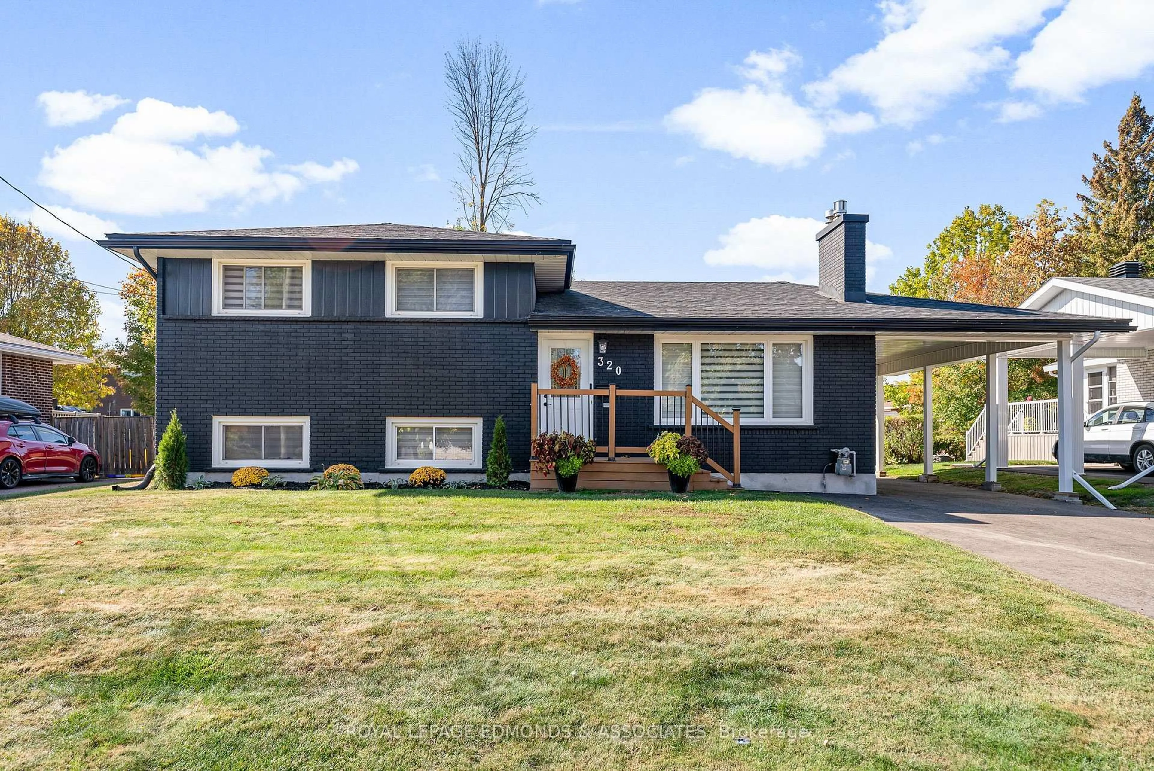 Home with vinyl exterior material, street for 320 Patricia Ave, Pembroke Ontario K8A 2C2