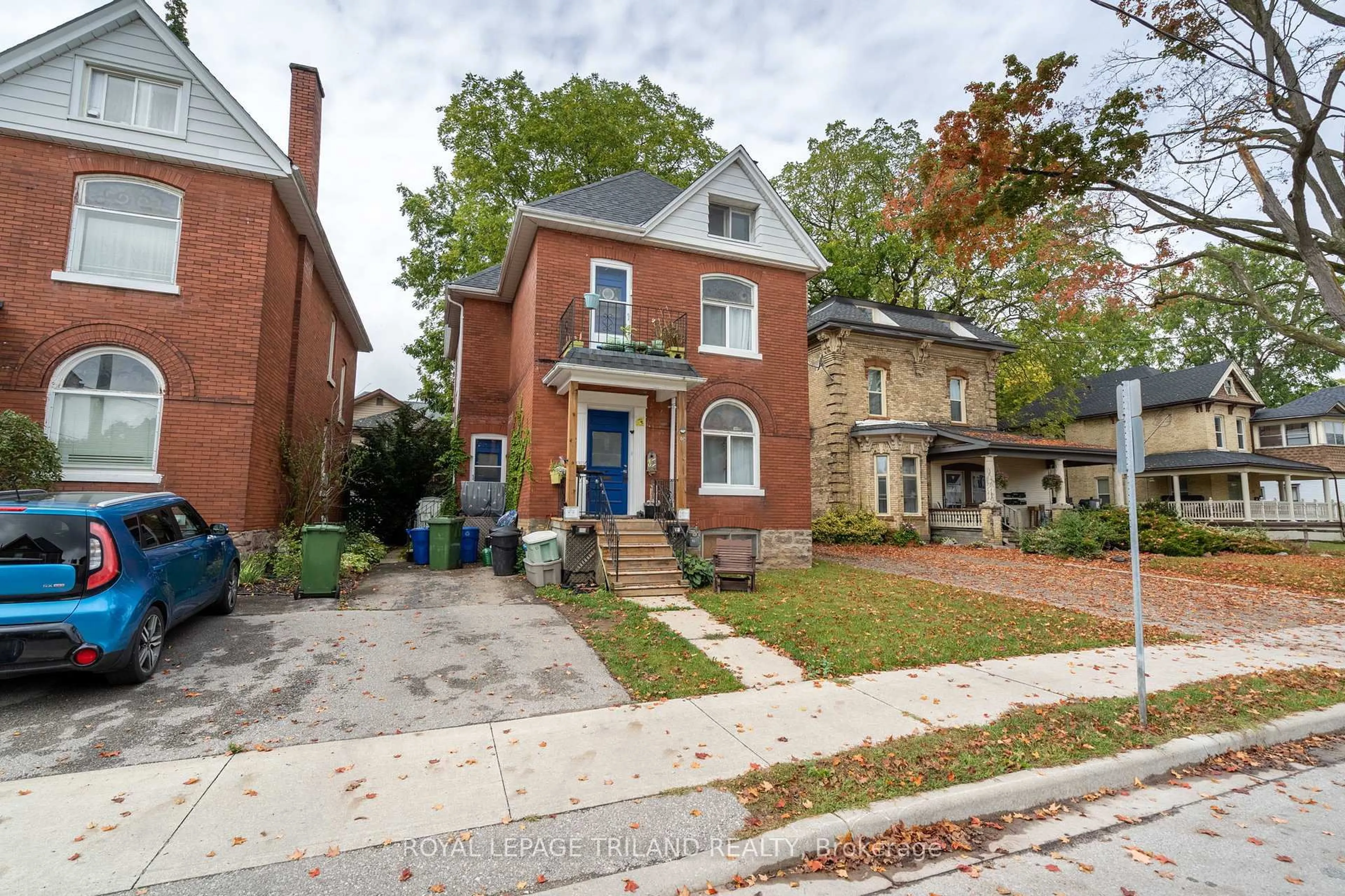 Home with brick exterior material, street for 40 Queen St, St. Thomas Ontario N5R 3J2