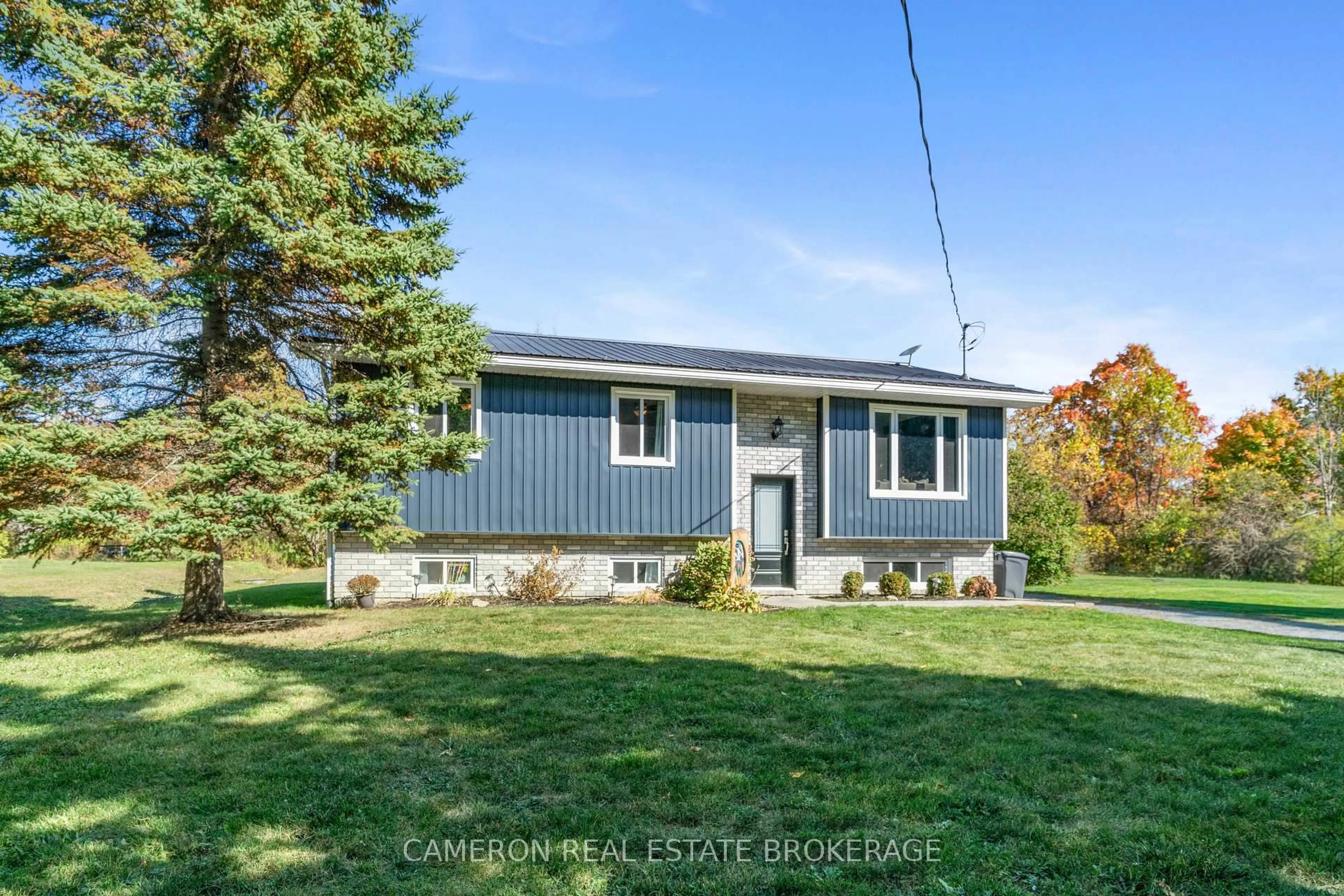 Home with vinyl exterior material, street for 5389 Nine Mile Rd, South Glengarry Ontario K0C 1S0