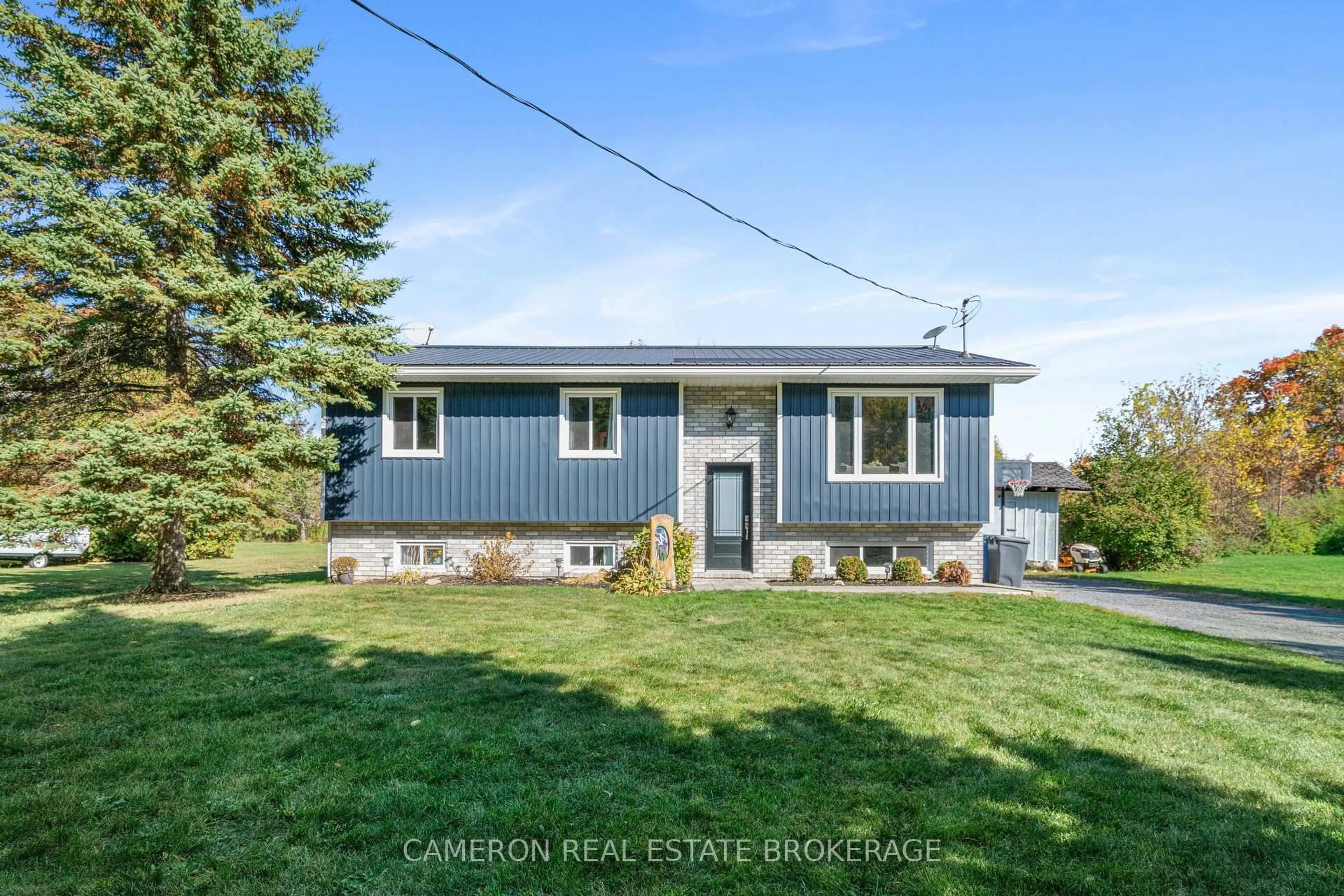 Home with vinyl exterior material, street for 5389 Nine Mile Rd, South Glengarry Ontario K0C 1S0
