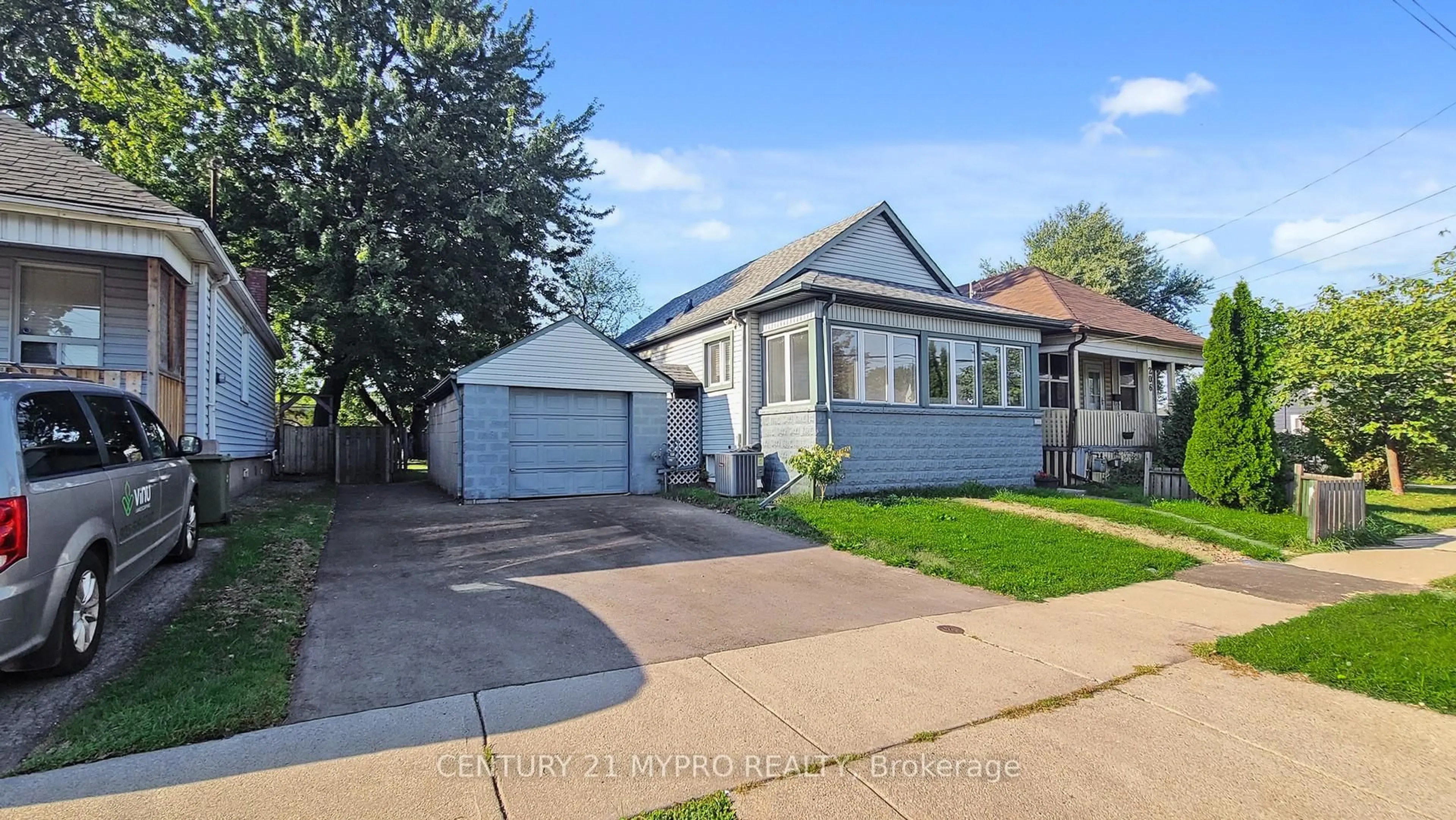 Unknown for 208 Mcanulty Blvd, Hamilton Ontario L8H 3J1