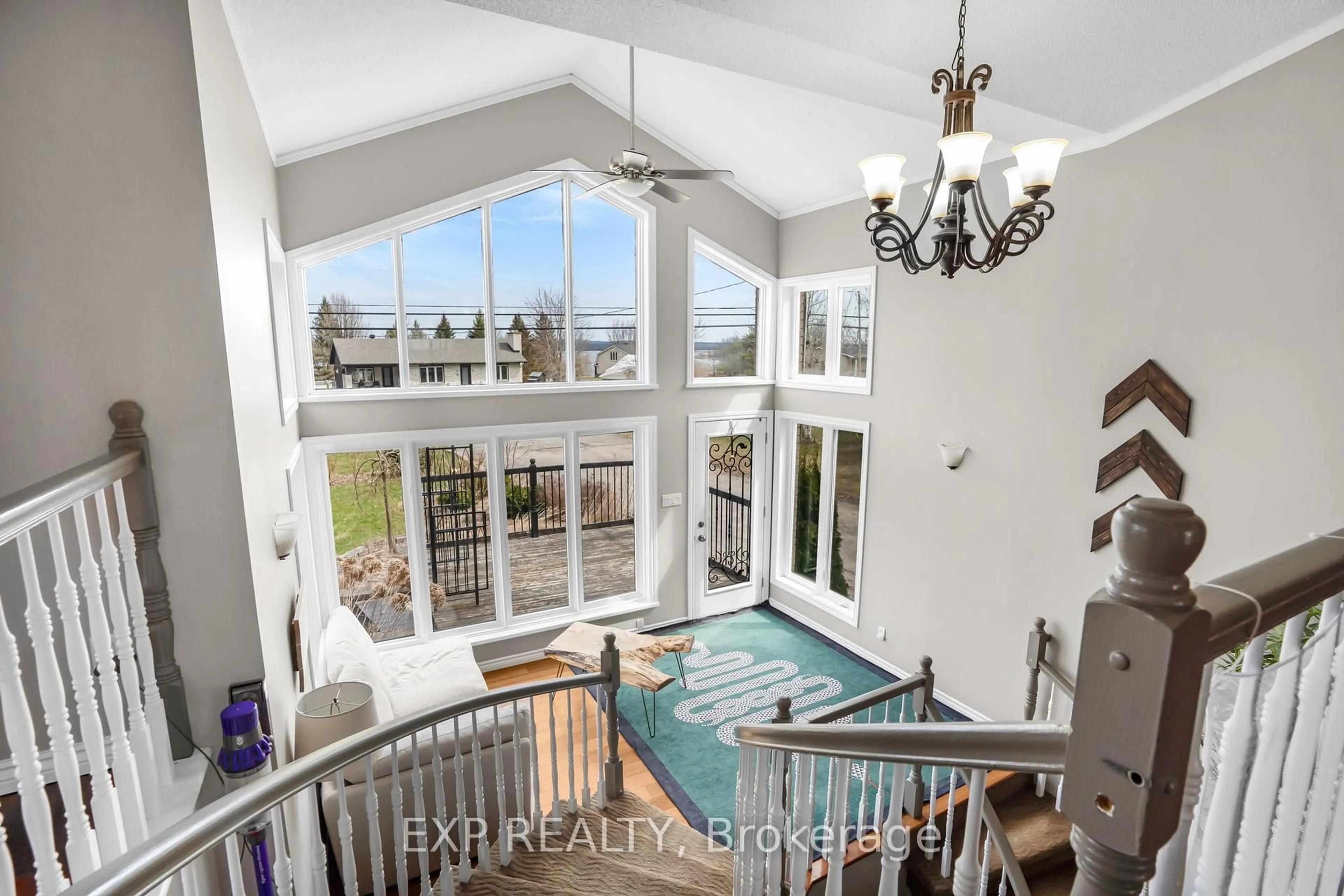Indoor foyer for 2864 Principale St, Alfred and Plantagenet Ontario K0A 3K0