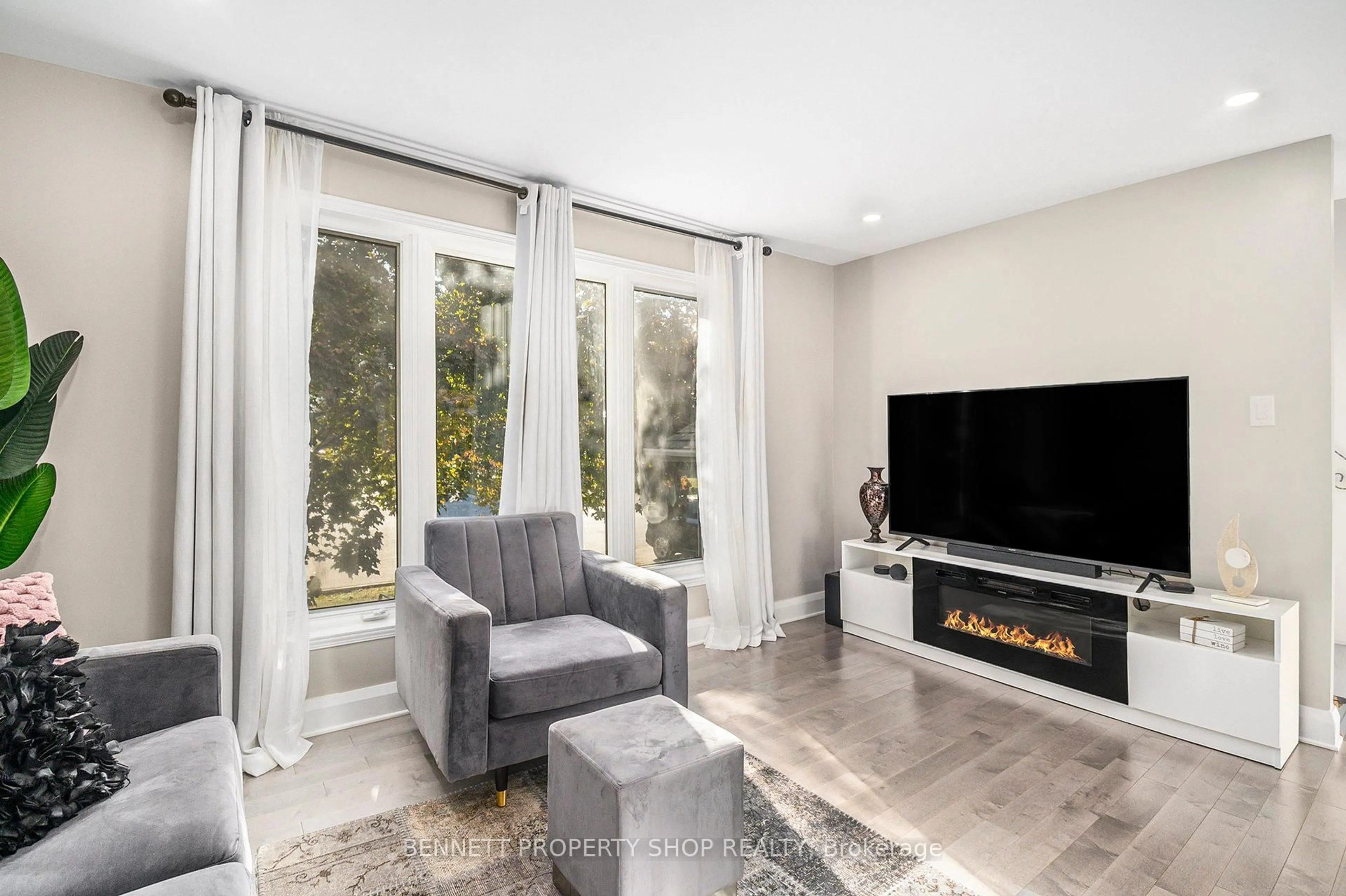 Living room with furniture, unknown for 436 Yves St, Clarence-Rockland Ontario K4K 1E9