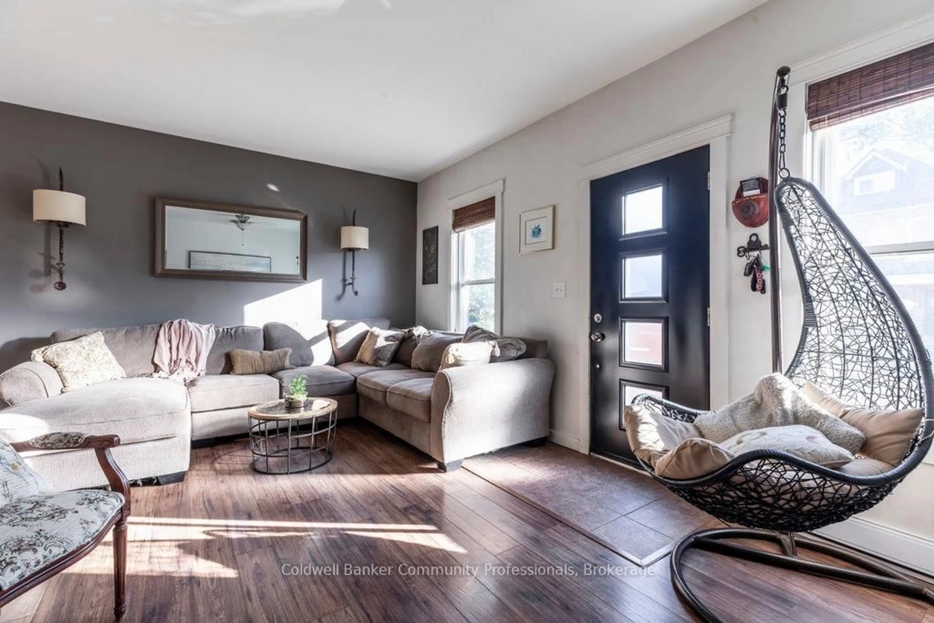 Living room with furniture, wood/laminate floor for 30 Sunset Ave, Hamilton Ontario L8R 1V6