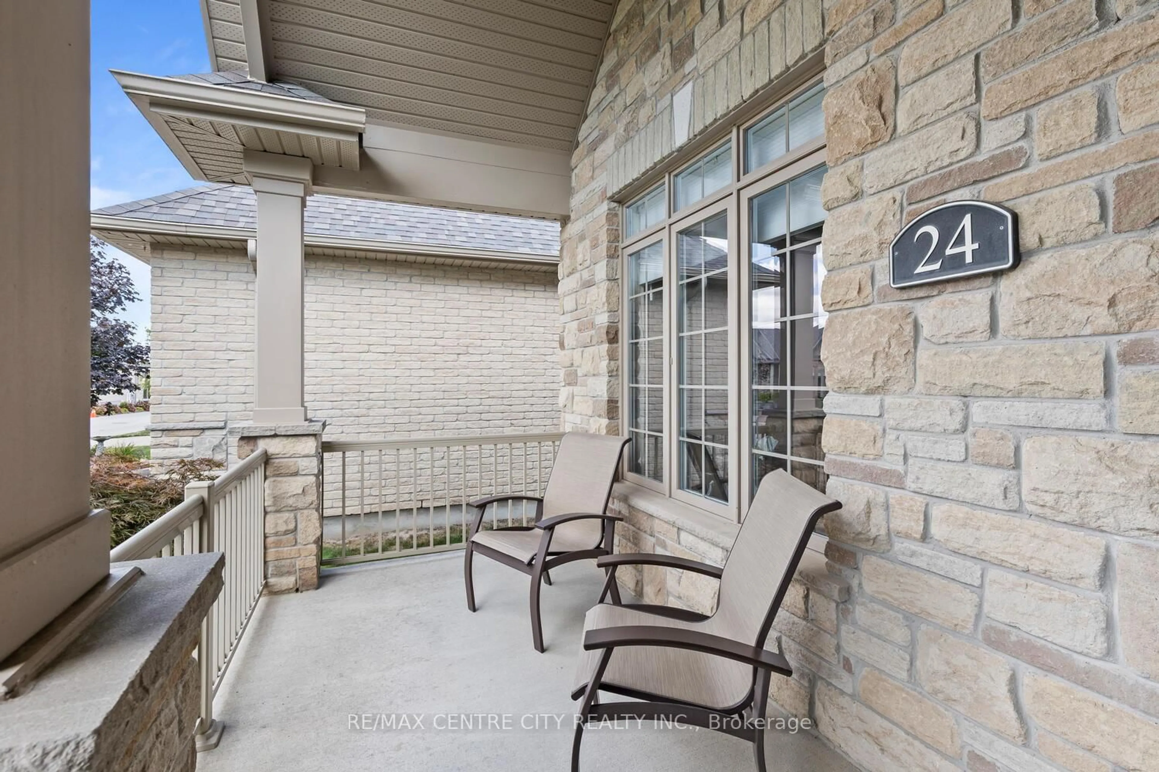Patio, street for 24-2081 Wallingford Ave, London North Ontario N6G 0K1