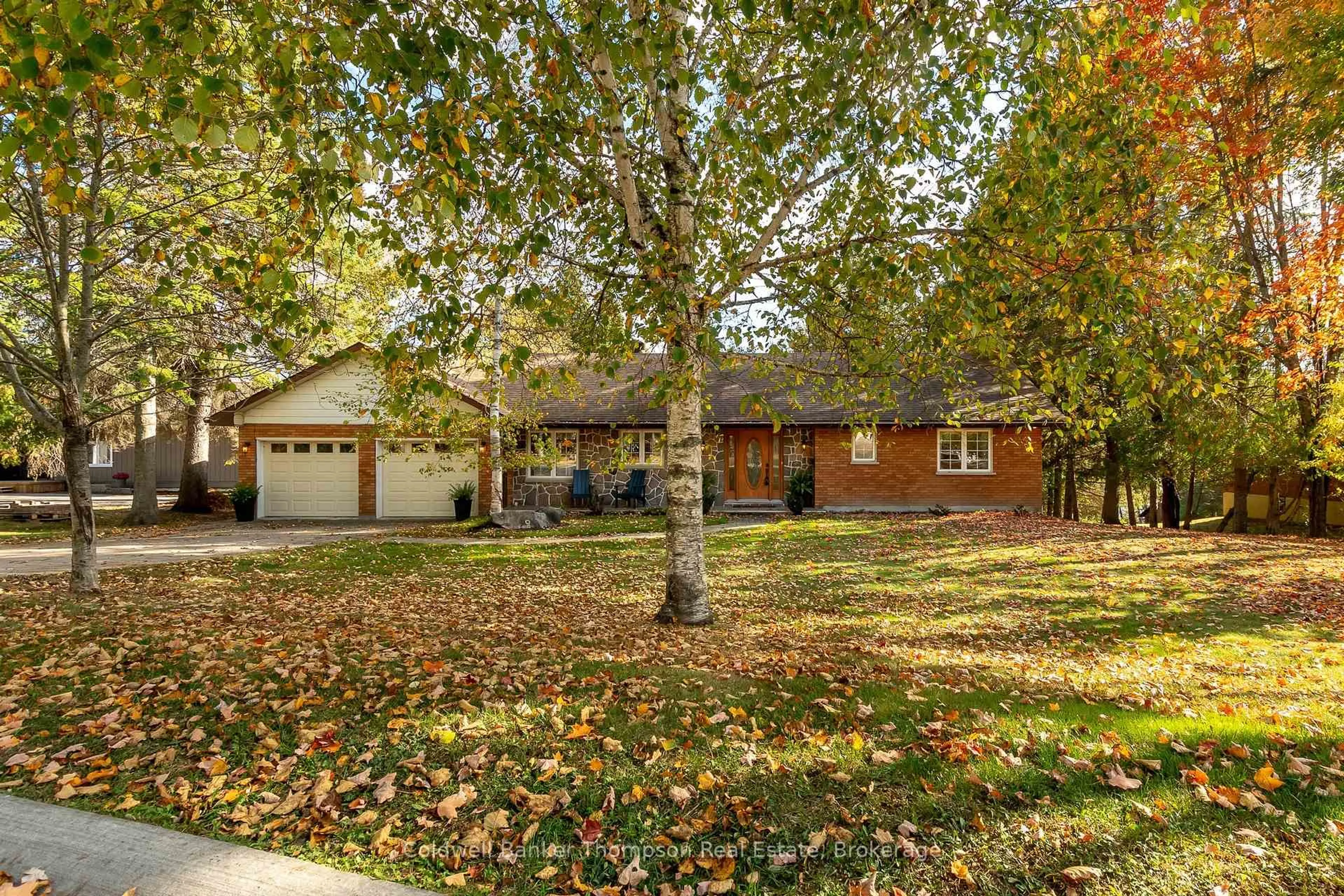 A pic from outside/outdoor area/front of a property/back of a property/a pic from drone, street for 281 Echo Bay Rd, Huntsville Ontario P1H 1R4