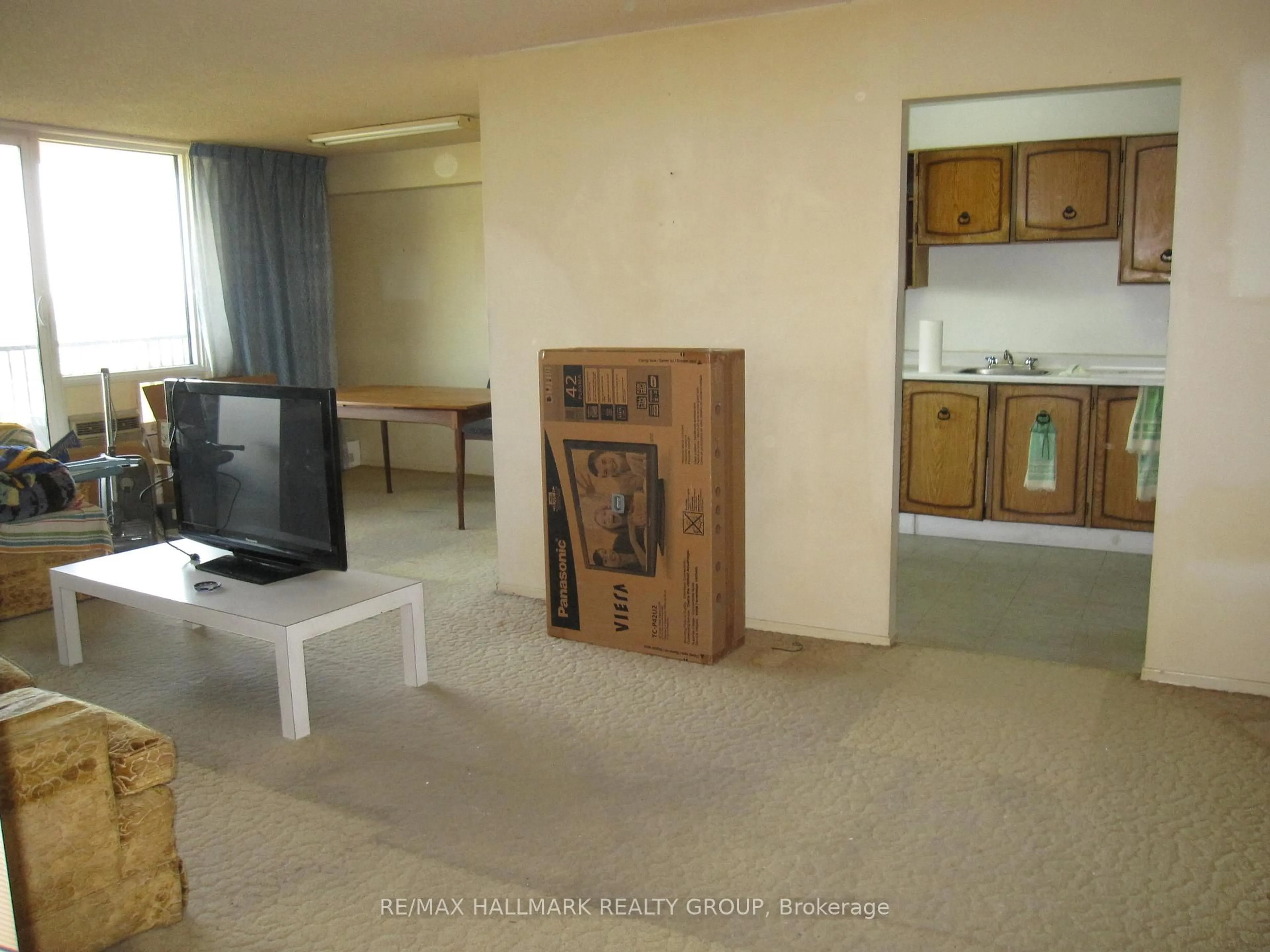 A pic of a room for 665 Bathgate Dr #1007, Ottawa Ontario K1K 3Y4