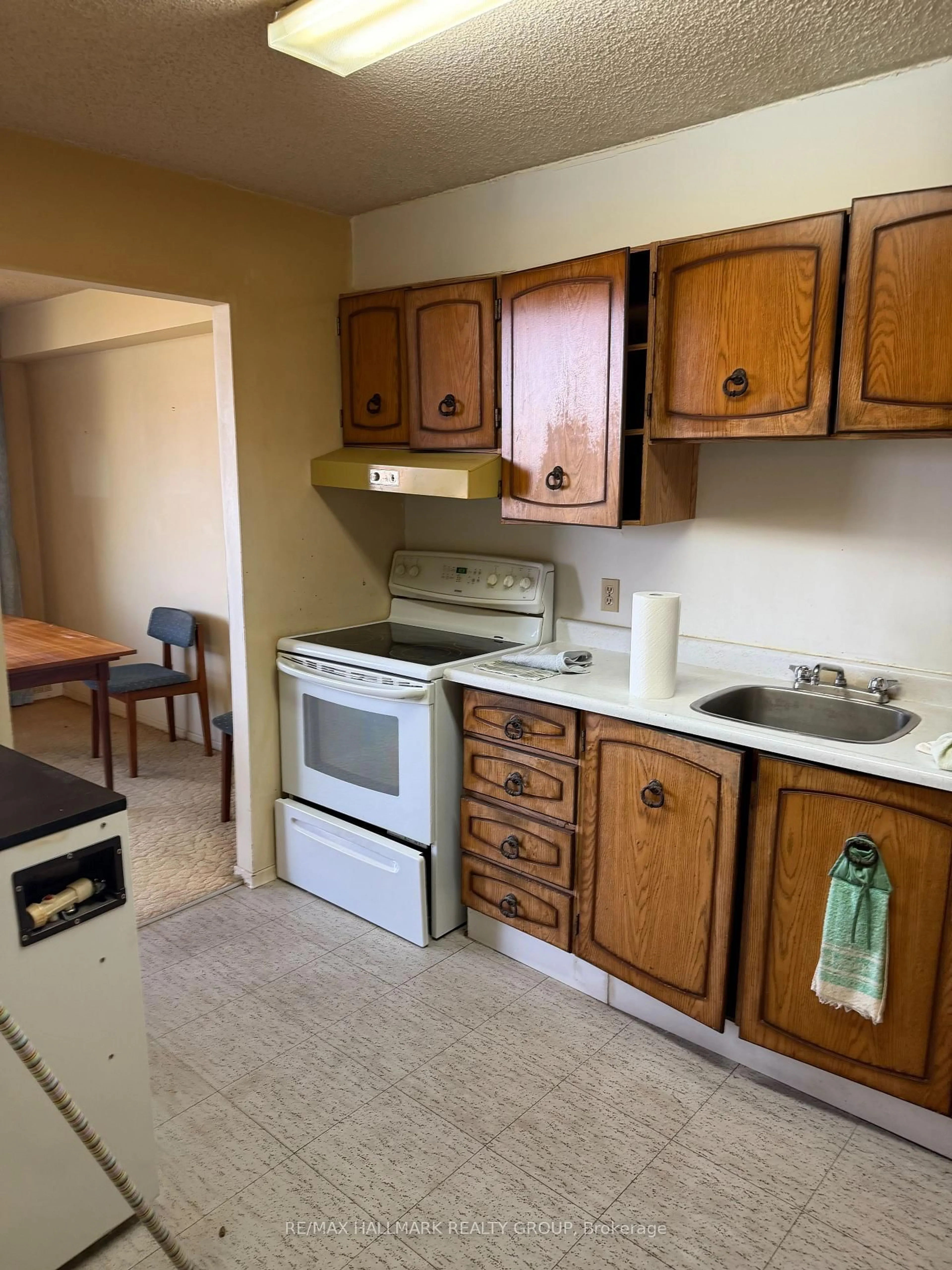 Standard kitchen, unknown for 665 Bathgate Dr #1007, Ottawa Ontario K1K 3Y4