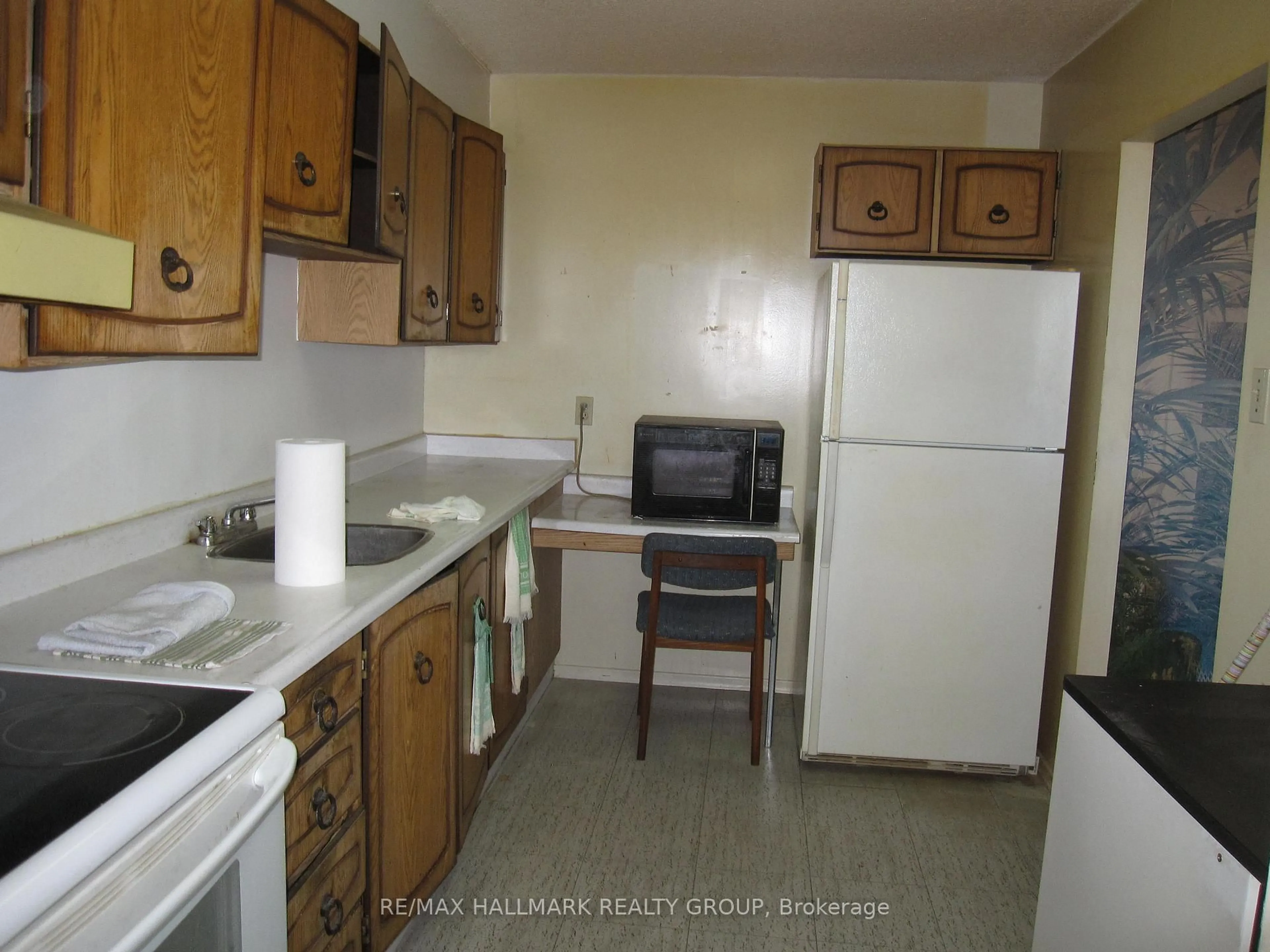 Standard kitchen, unknown for 665 Bathgate Dr #1007, Ottawa Ontario K1K 3Y4