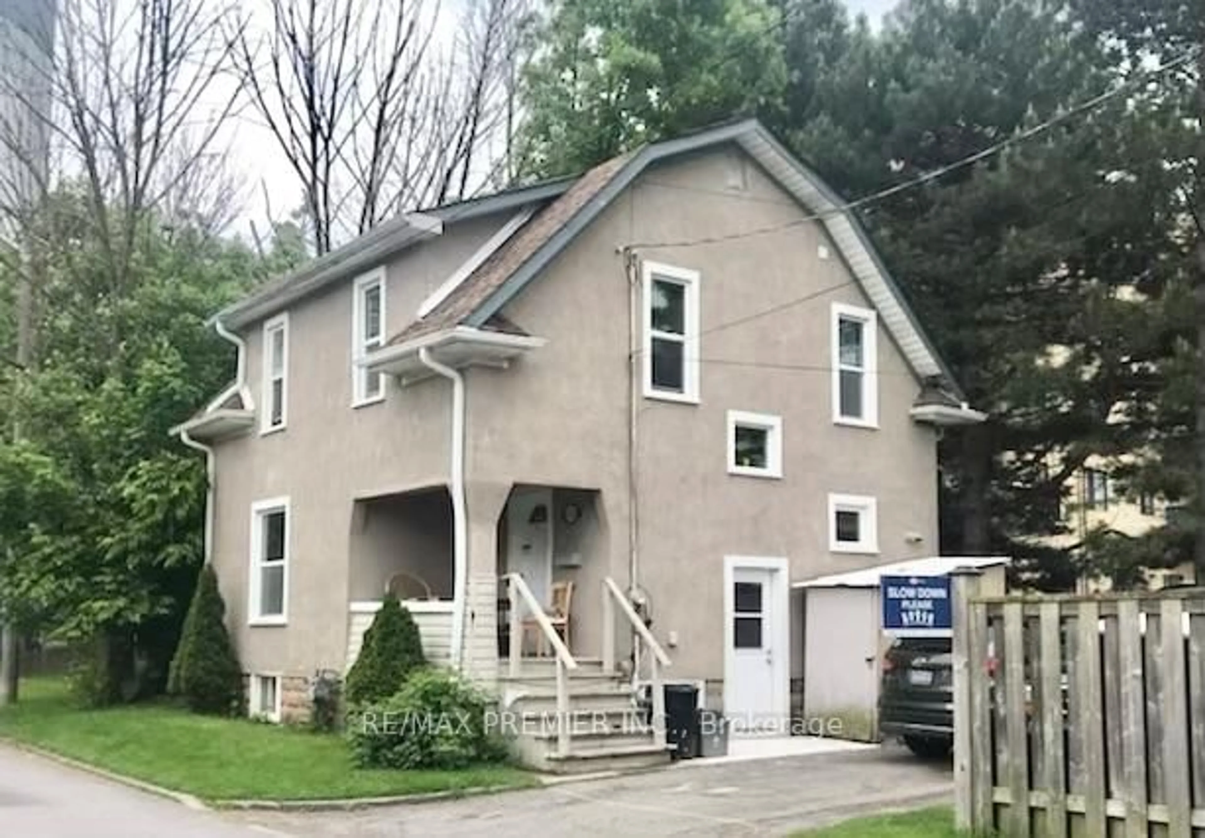 Home with vinyl exterior material, street for 4752 Crawford Pl, Niagara Falls Ontario L2E 1Z2