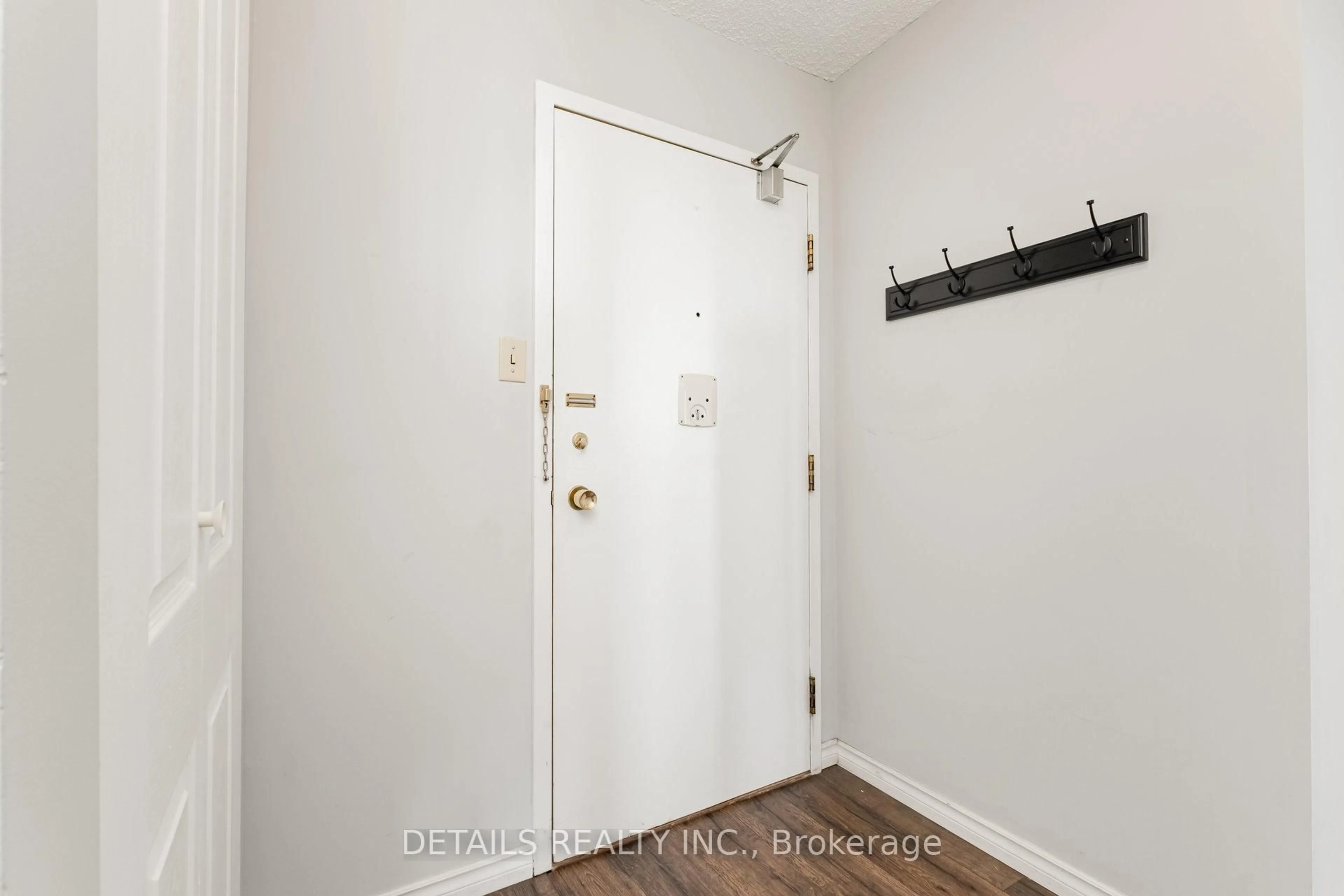 Indoor entryway for 1285 Cahill Dr #906, Ottawa Ontario K1V 9A7