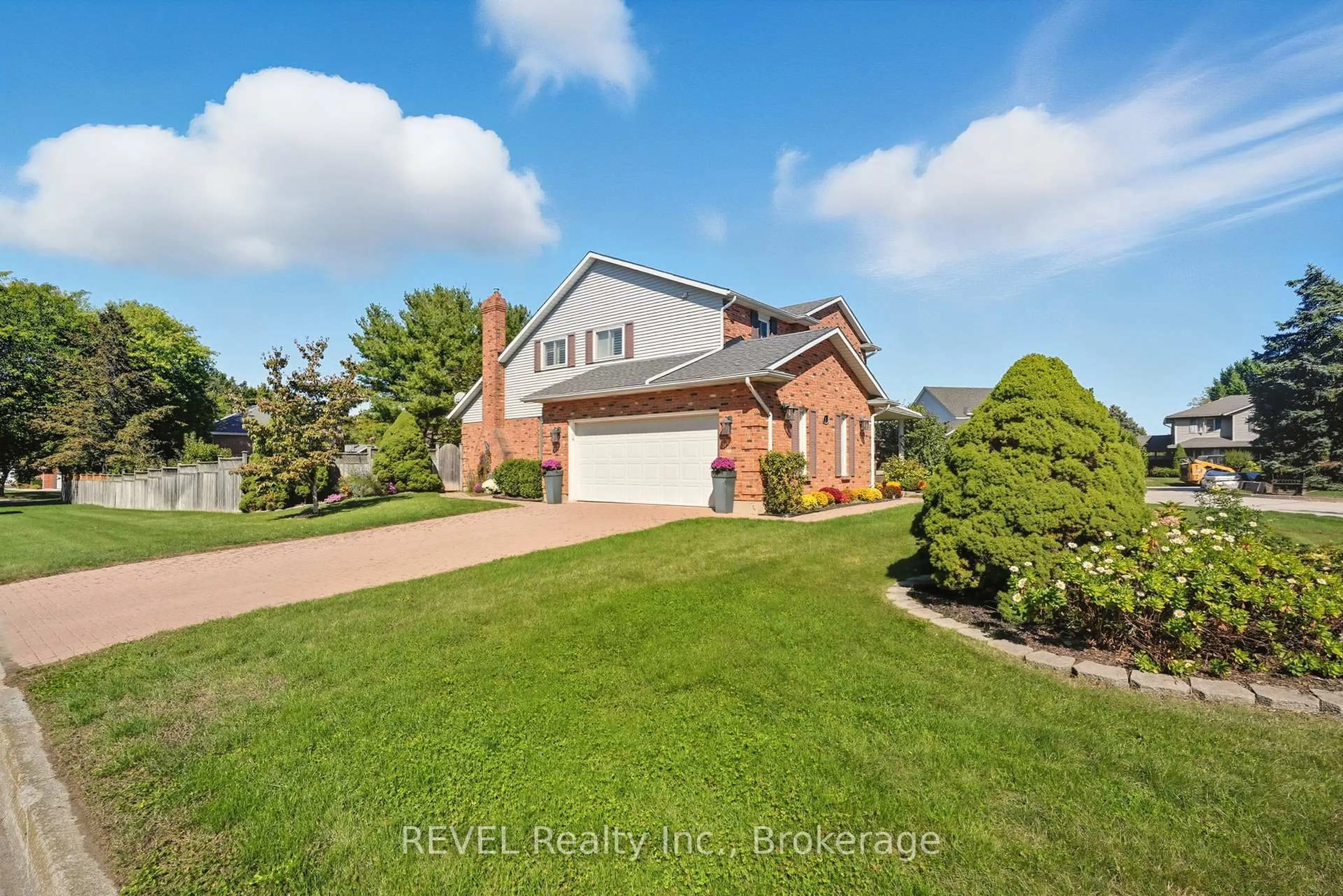 A pic from outside/outdoor area/front of a property/back of a property/a pic from drone, water/lake/river/ocean view for 1 Spartan Crt, St. Catharines Ontario L2N 7M5