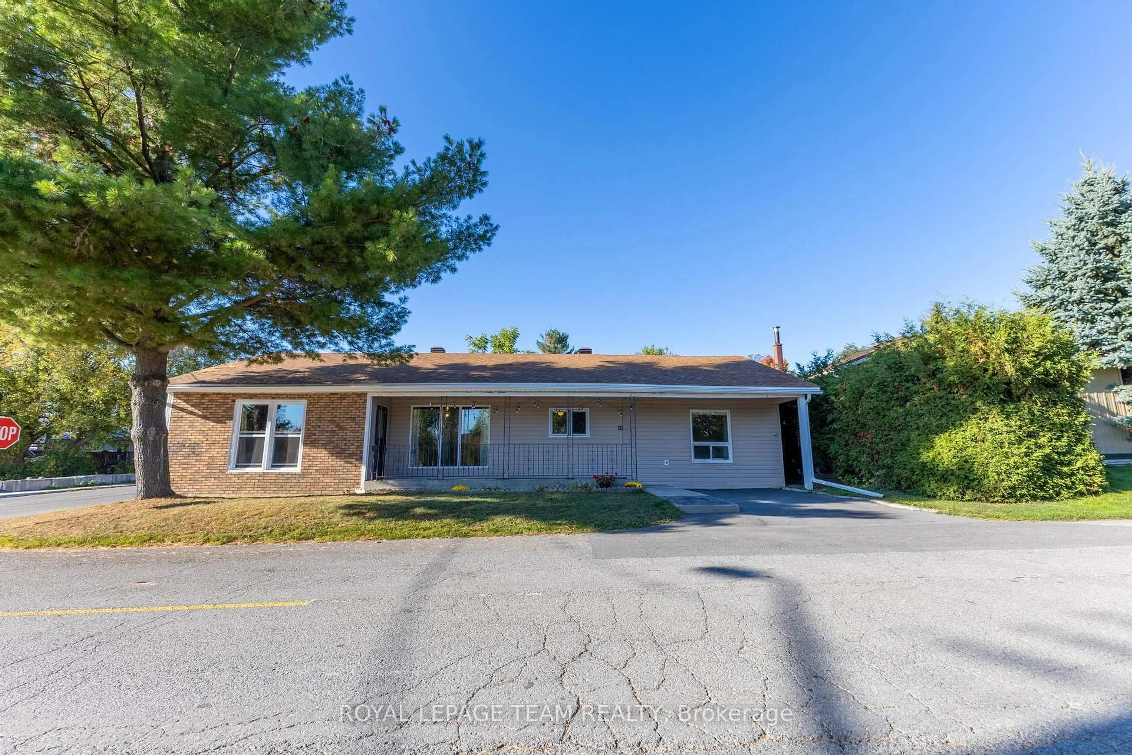 A pic from outside/outdoor area/front of a property/back of a property/a pic from drone, street for 49 William St, Arnprior Ontario K7S 1J7