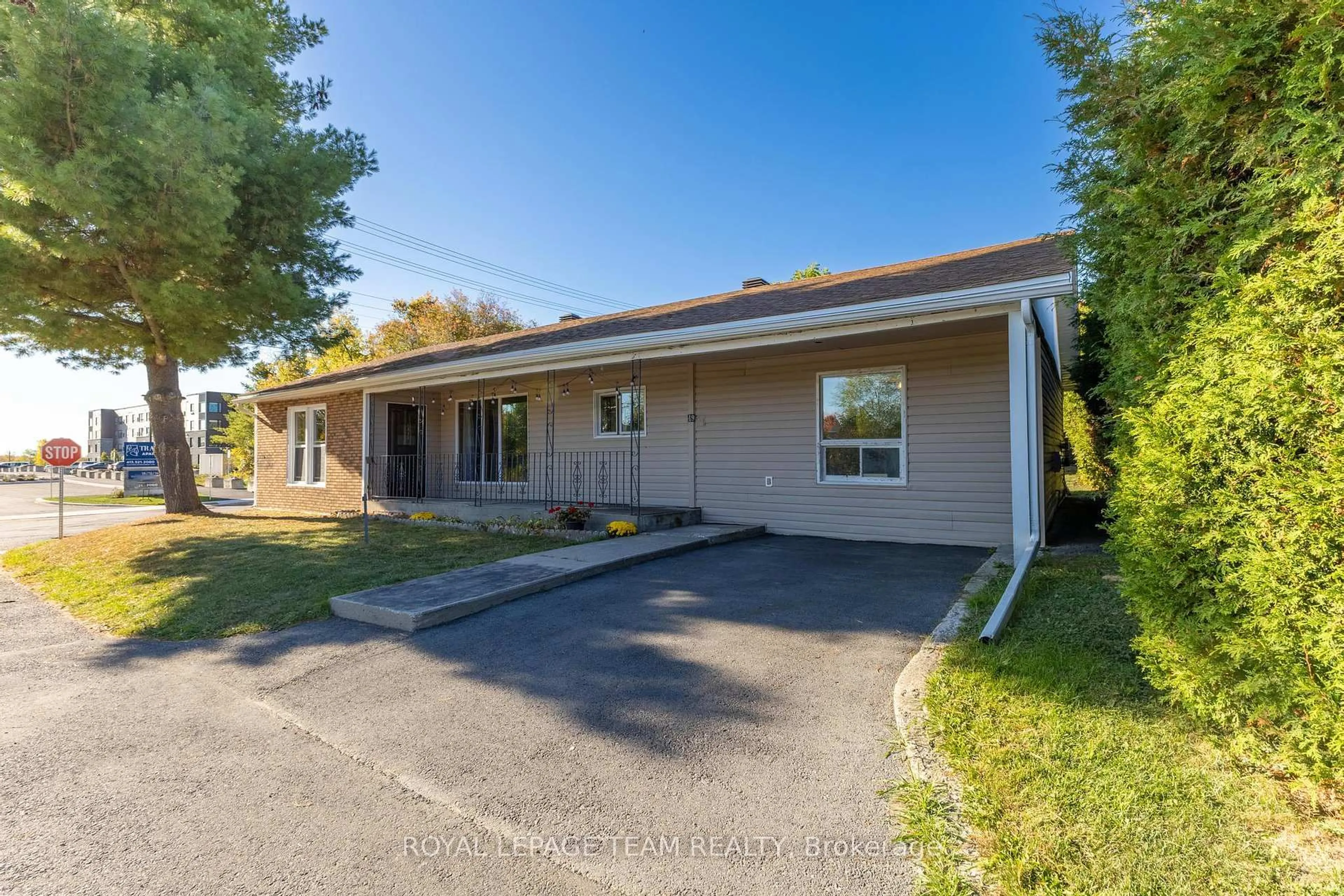A pic from outside/outdoor area/front of a property/back of a property/a pic from drone, street for 49 William St, Arnprior Ontario K7S 1J7