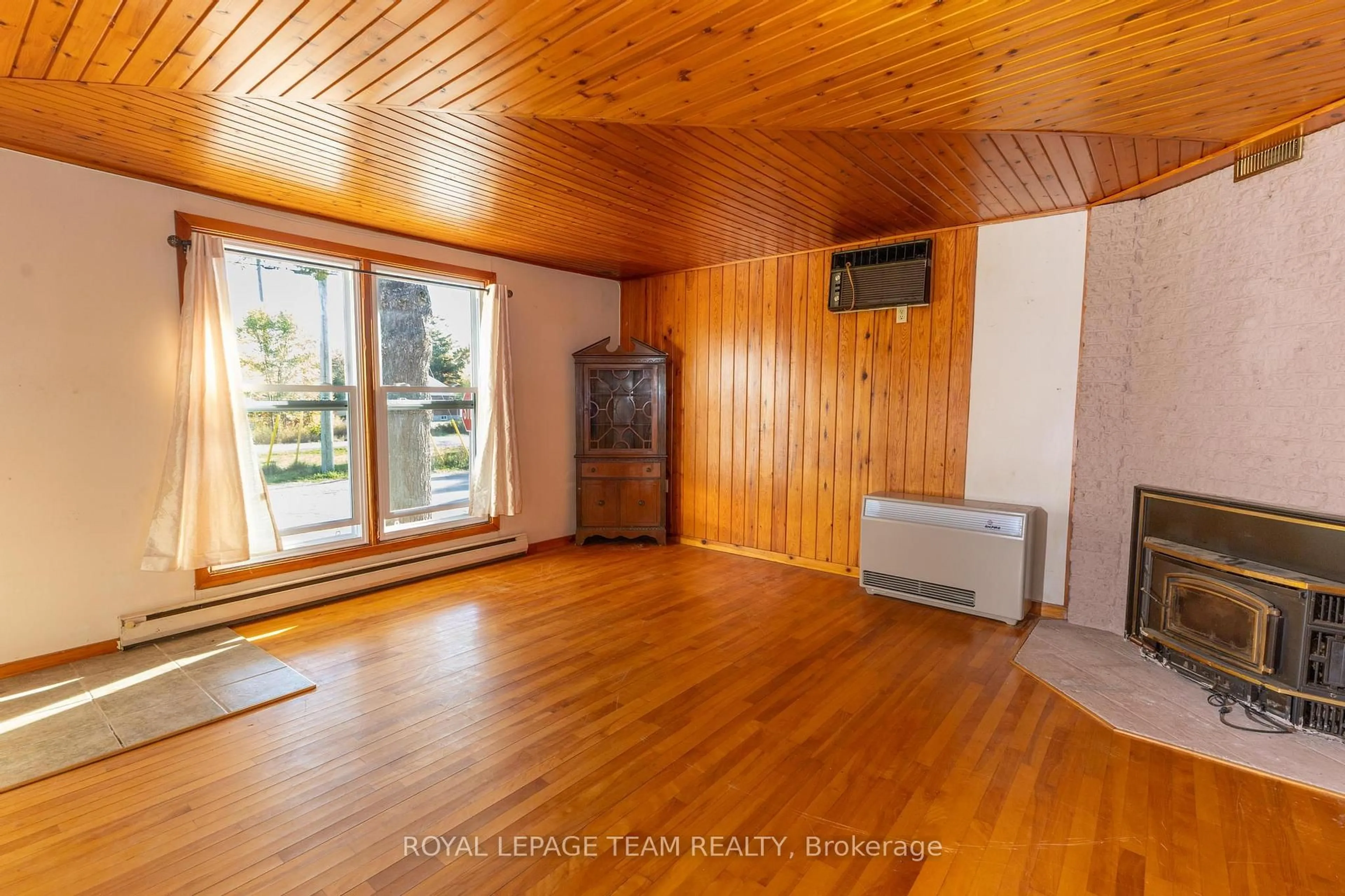 Indoor foyer for 49 William St, Arnprior Ontario K7S 1J7
