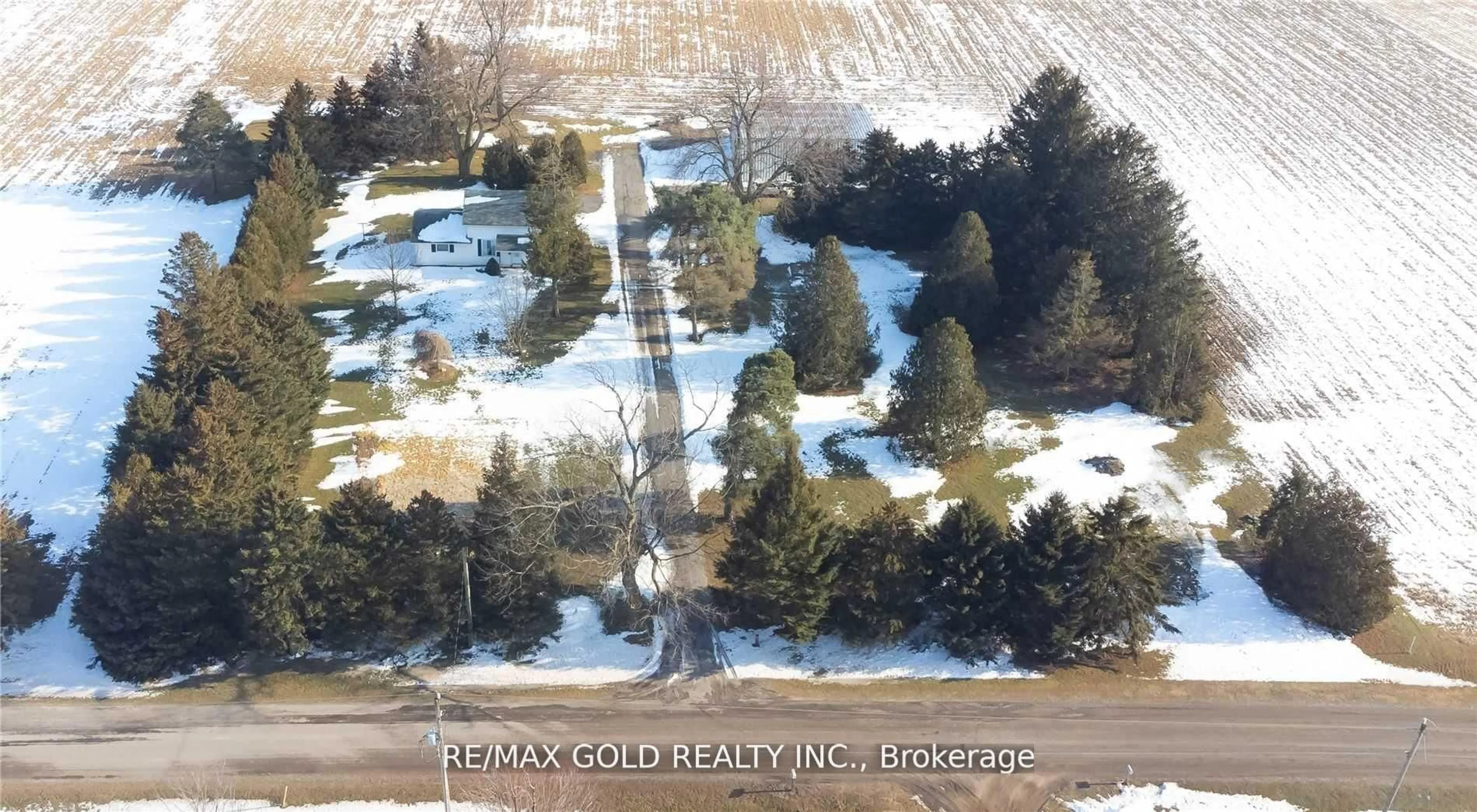 A pic from outside/outdoor area/front of a property/back of a property/a pic from drone, unknown for 12708 Mclarty Line, Chatham-Kent Ontario N0L 2C0