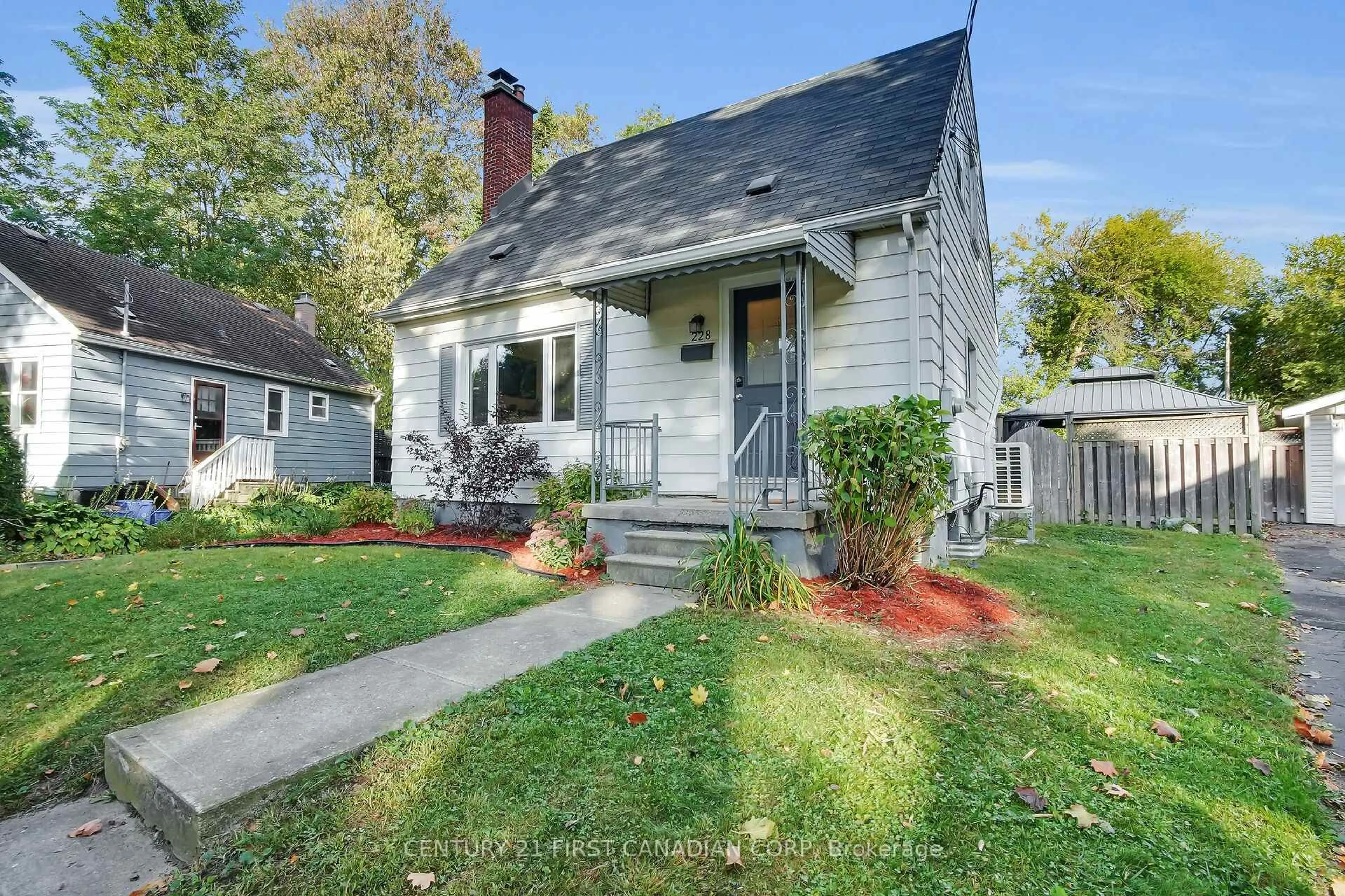 Home with vinyl exterior material, street for 228 Fellner Ave, London East Ontario N5W 4H5