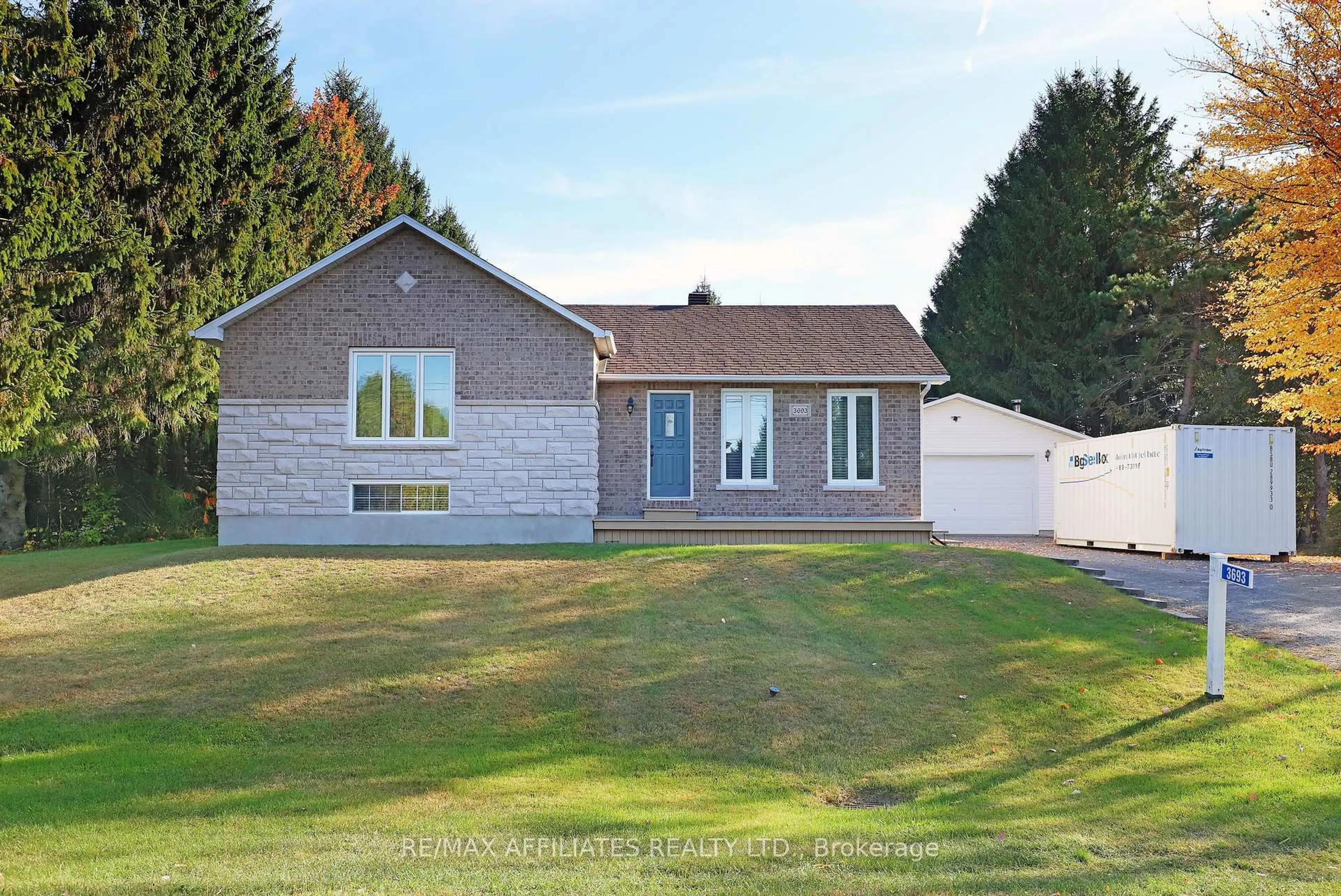 A pic from outside/outdoor area/front of a property/back of a property/a pic from drone, unknown for 3693 Marcil Rd, Clarence-Rockland Ontario K0A 1E0