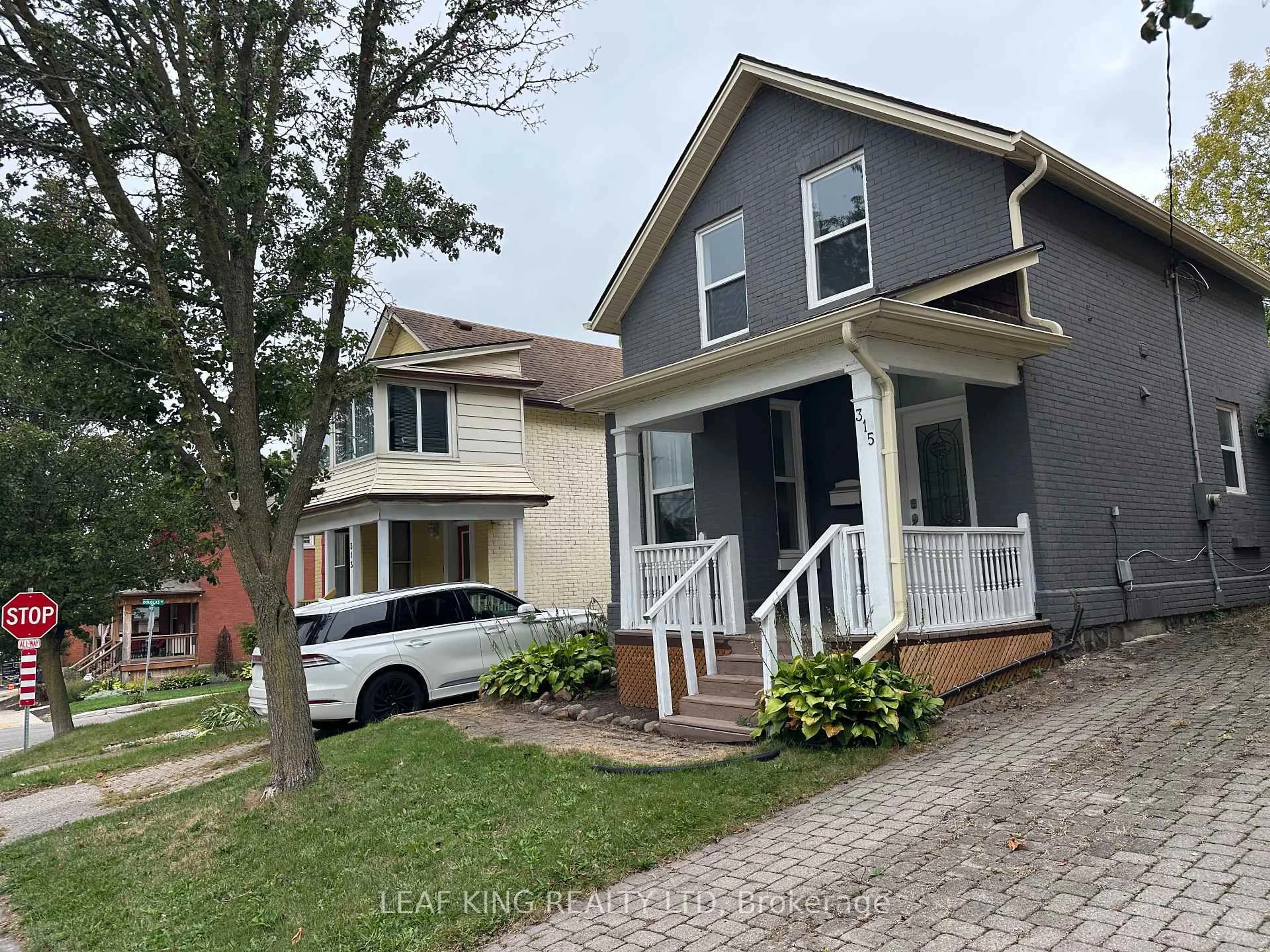 Home with vinyl exterior material, street for 315 Simcoe St, Woodstock Ontario N4S 1J2