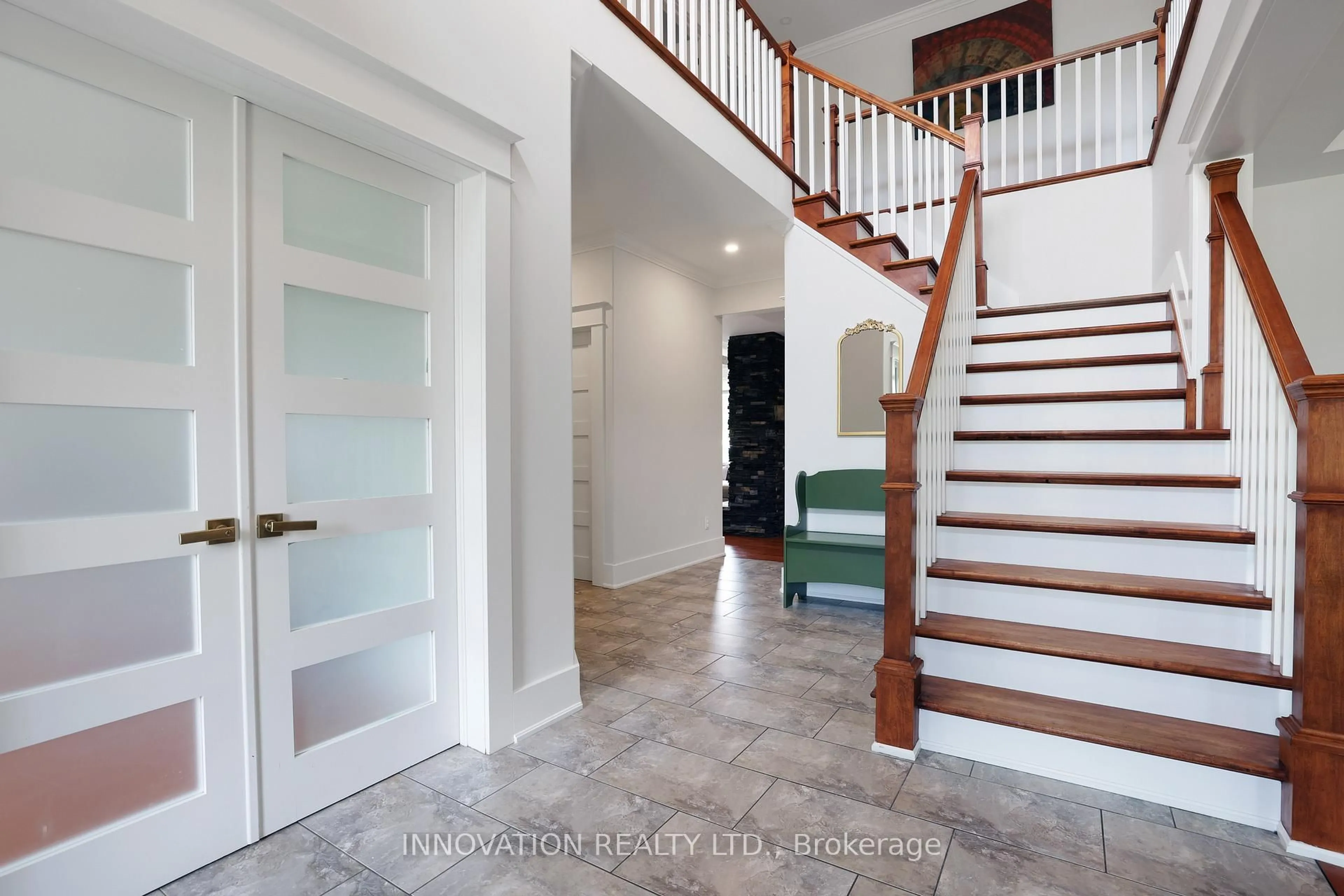 Indoor entryway for 115 Eagle Creek Crt, Ottawa Ontario K0A 1T0
