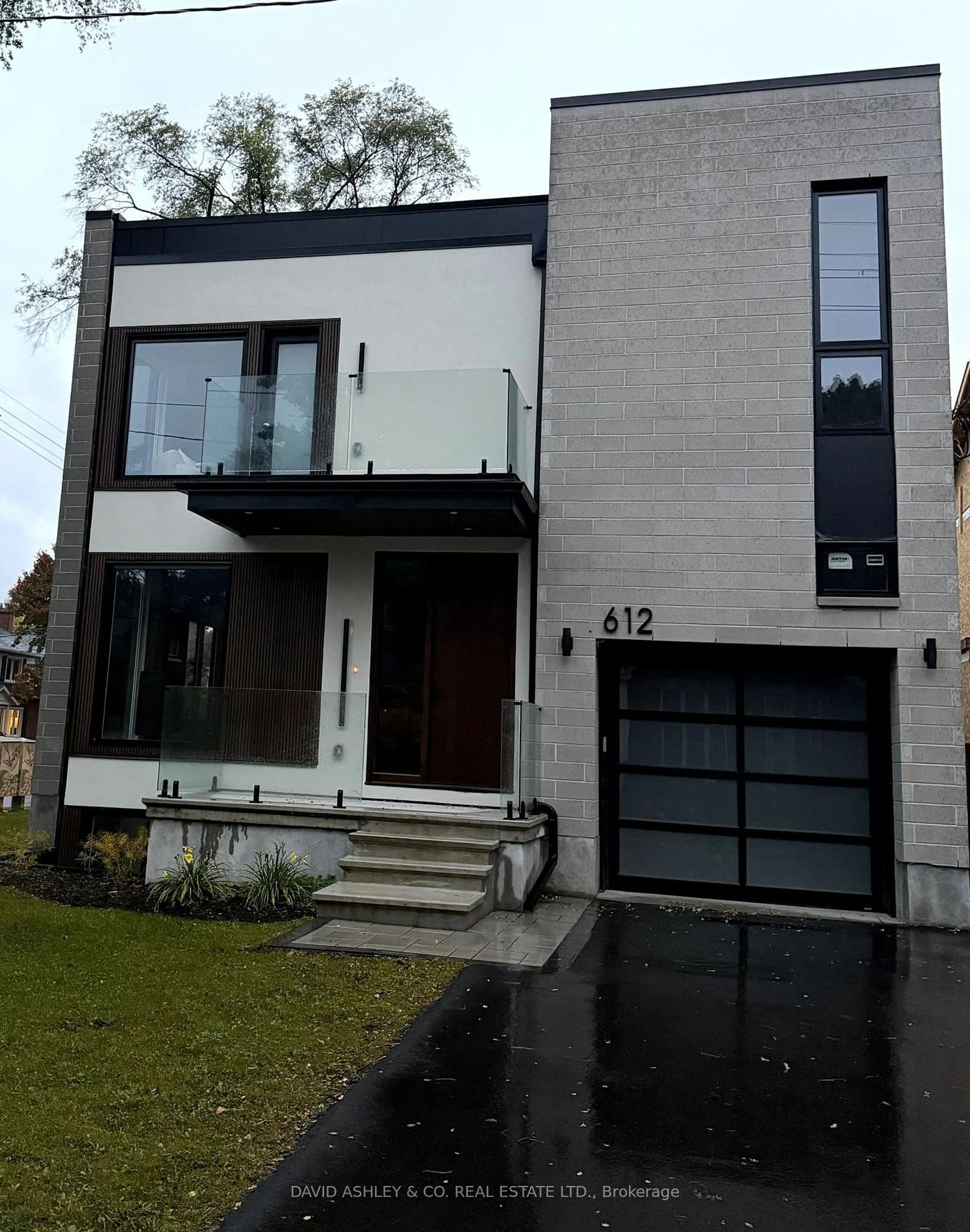 Home with brick exterior material, street for 612 Tweedsmuir Ave, Ottawa Ontario K1Z 5P3