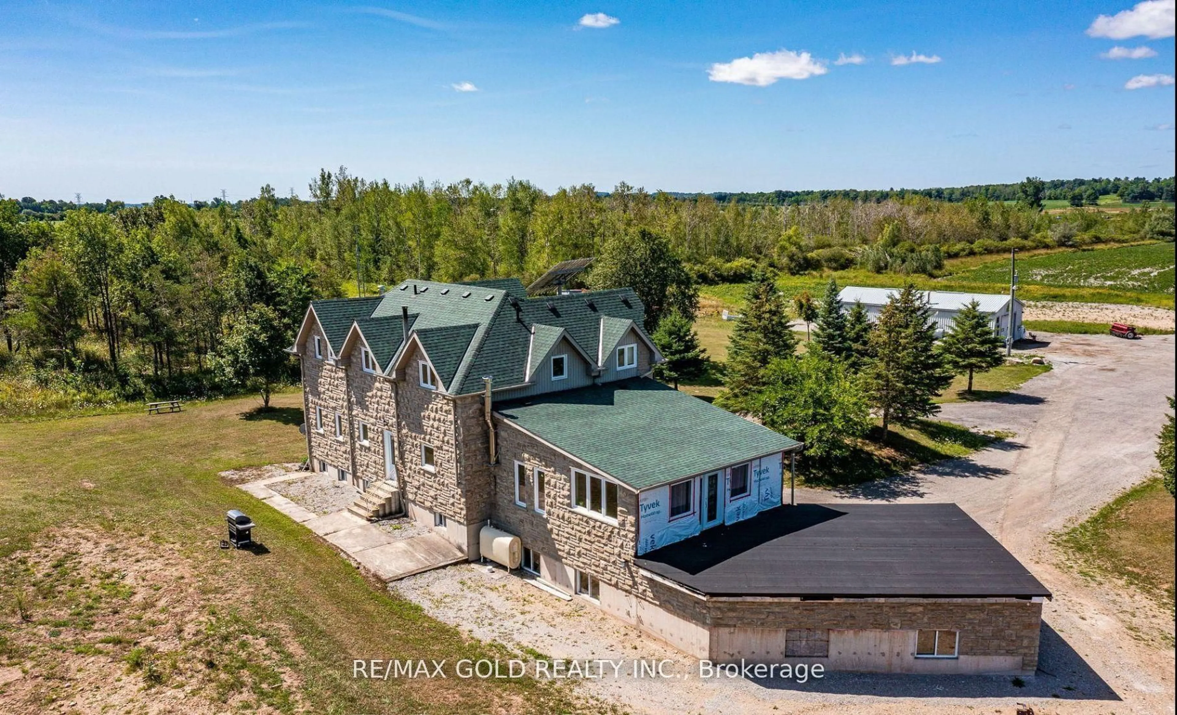 A pic from outside/outdoor area/front of a property/back of a property/a pic from drone, unknown for 634159 HIGHWAY 10, Mono Ontario L9W 5P4
