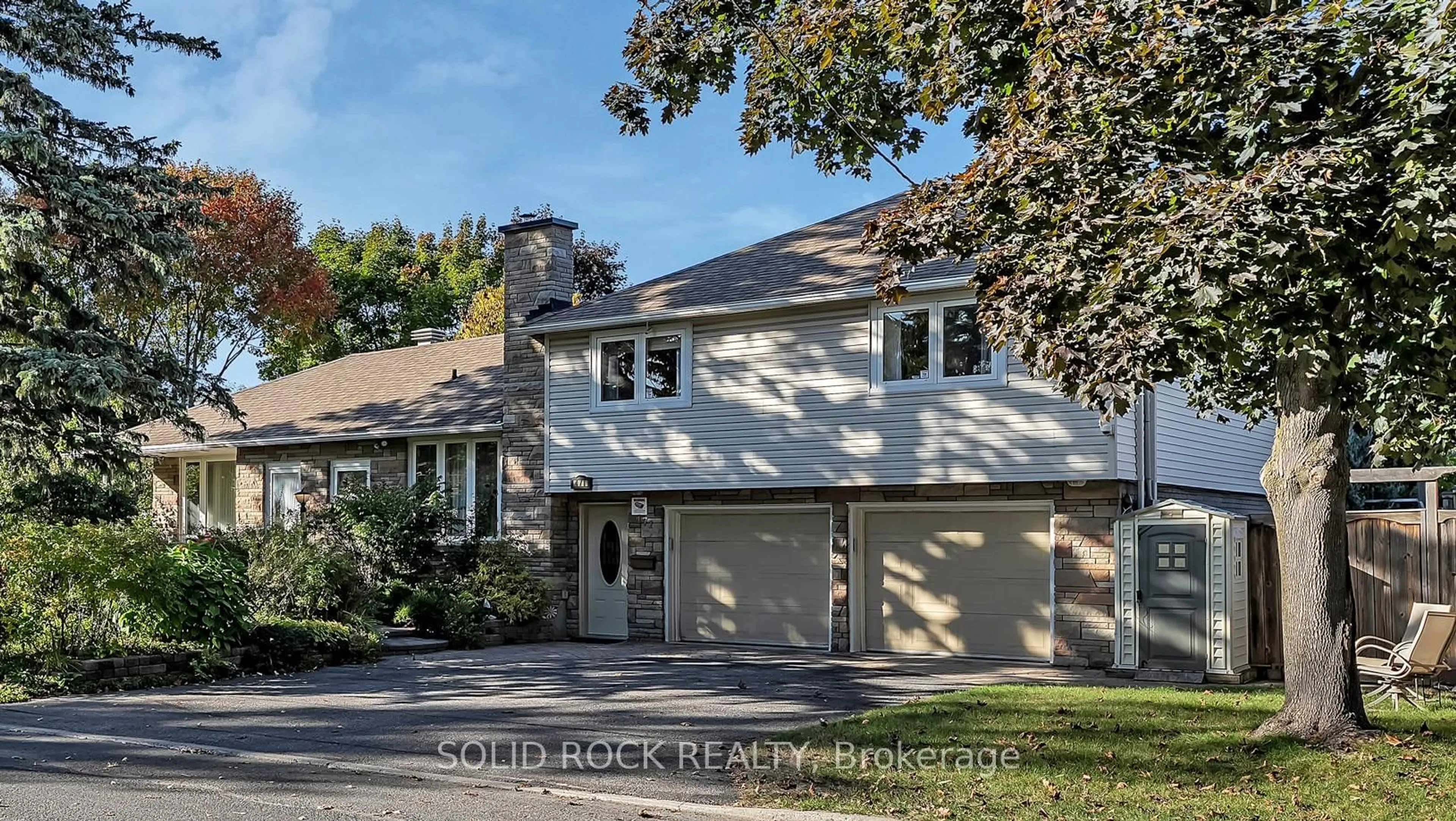 Home with brick exterior material, street for 471 Tillbury Ave, Ottawa Ontario K2A 0Y6