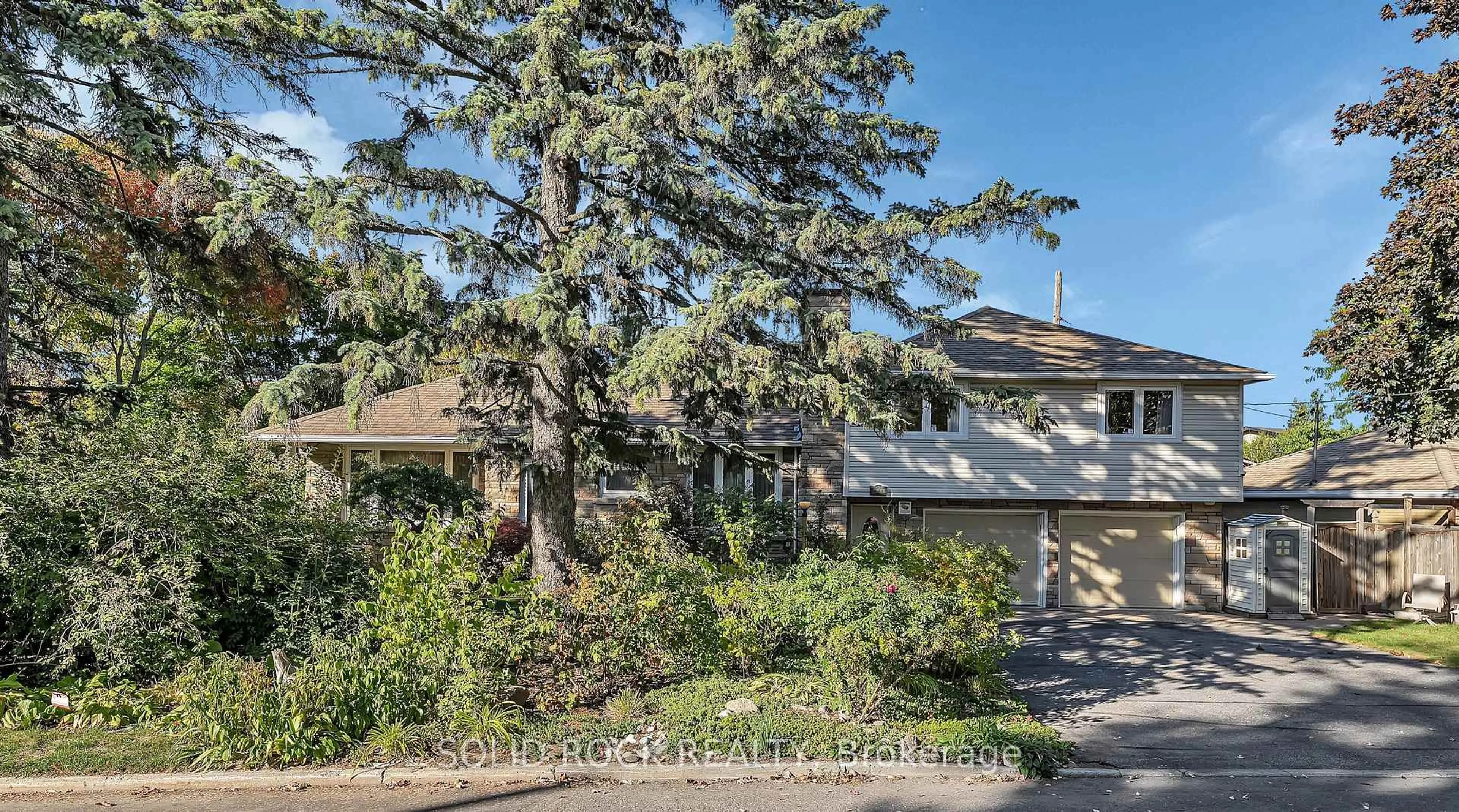Home with brick exterior material, street for 471 Tillbury Ave, Ottawa Ontario K2A 0Y6