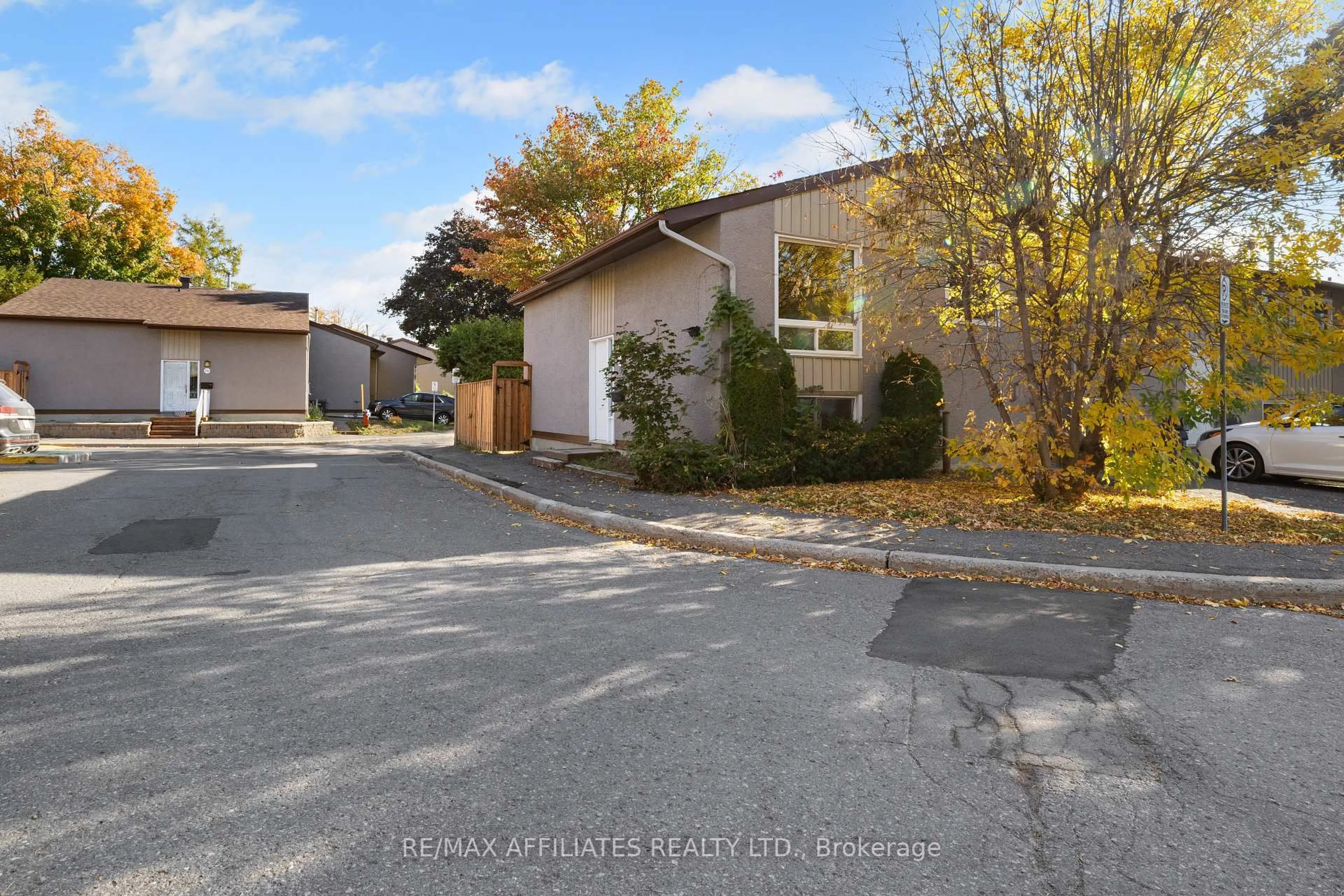 A pic from outside/outdoor area/front of a property/back of a property/a pic from drone, street for 306 Woodfield Dr, Ottawa Ontario K2G 3W9
