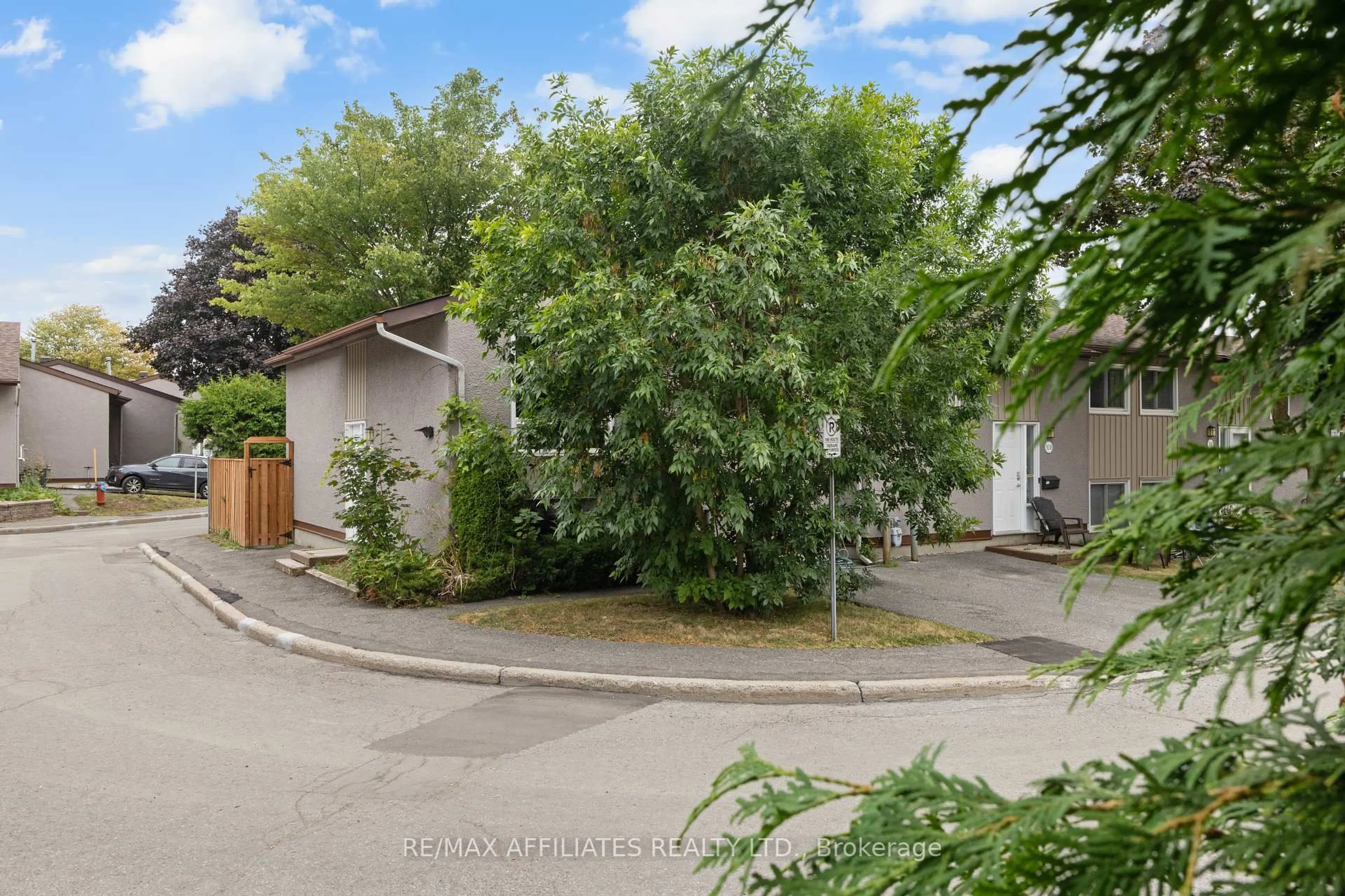 A pic from outside/outdoor area/front of a property/back of a property/a pic from drone, street for 306 Woodfield Dr, Ottawa Ontario K2G 3W9