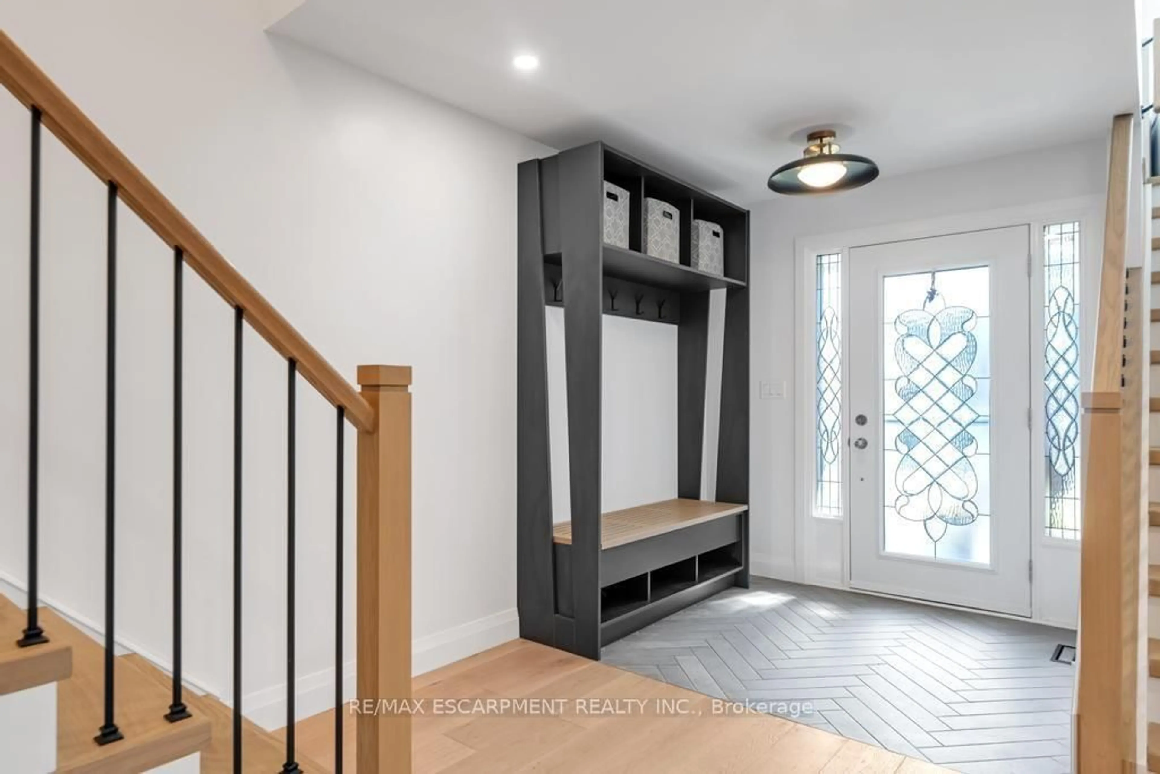 Indoor entryway for 245 First Rd, Hamilton Ontario L8J 1H4