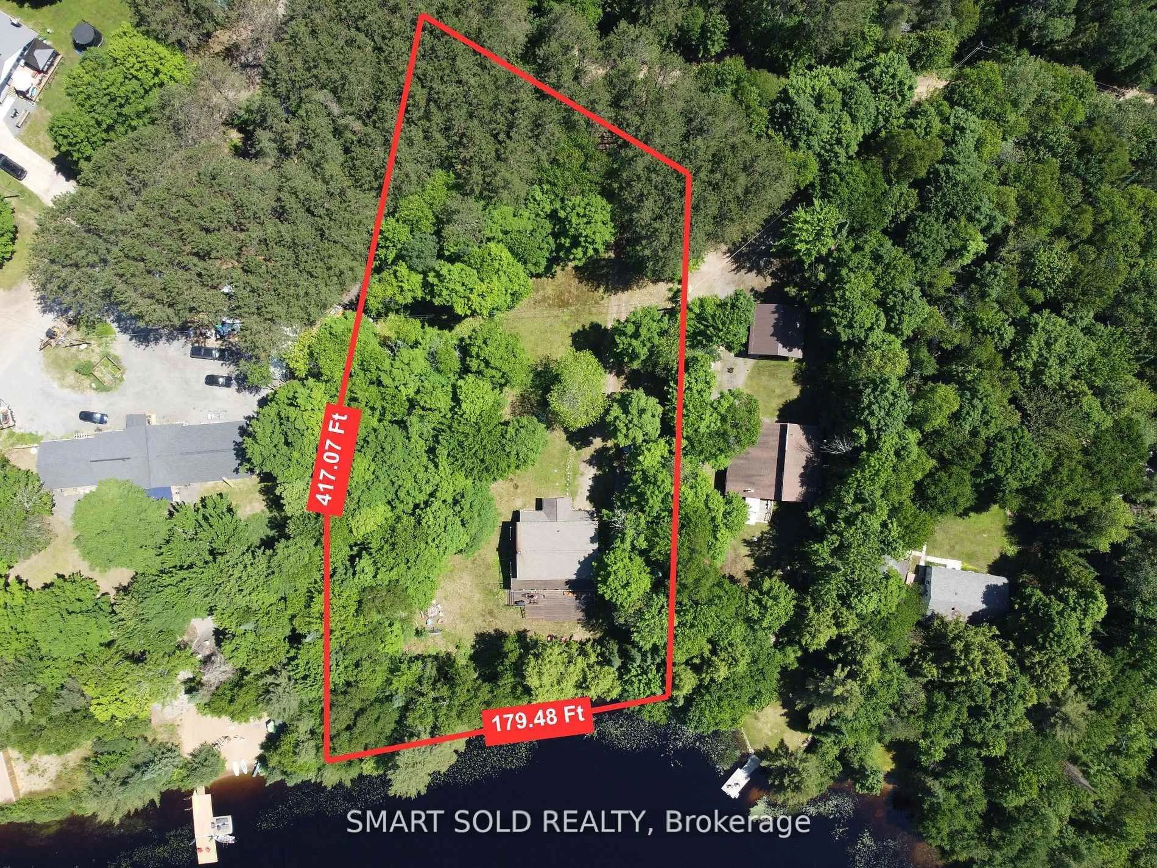 A pic from outside/outdoor area/front of a property/back of a property/a pic from drone, street for 105 MUSKOKA GLENS COTTAGE Rd, Huntsville Ontario P1H 2N5