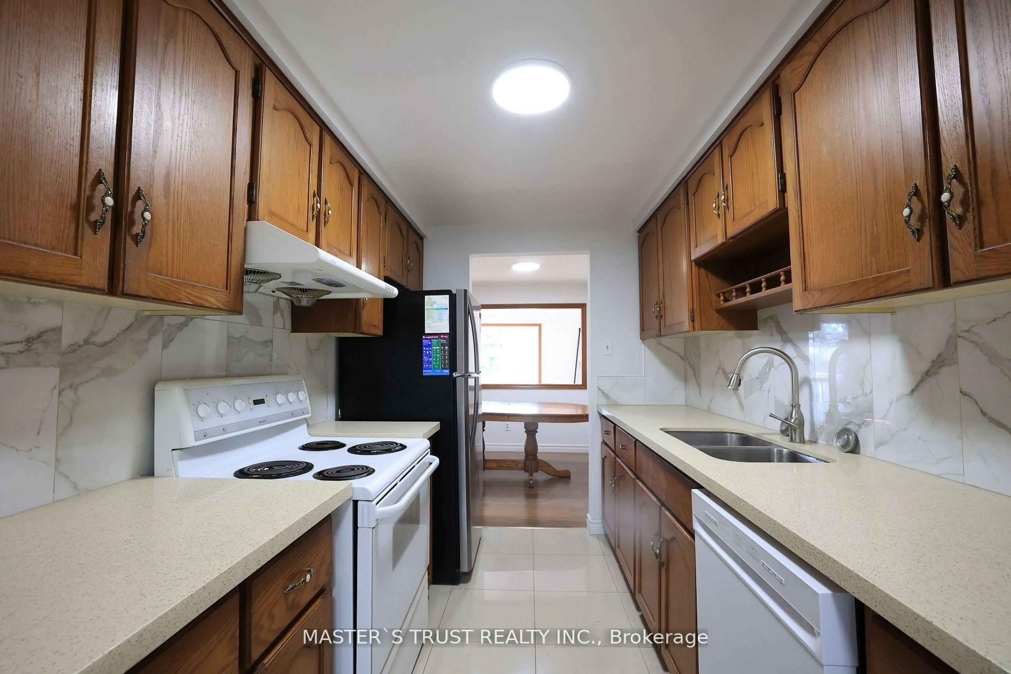 Standard kitchen, unknown for 559 Edinburgh Rd, Guelph Ontario N1G 4E7