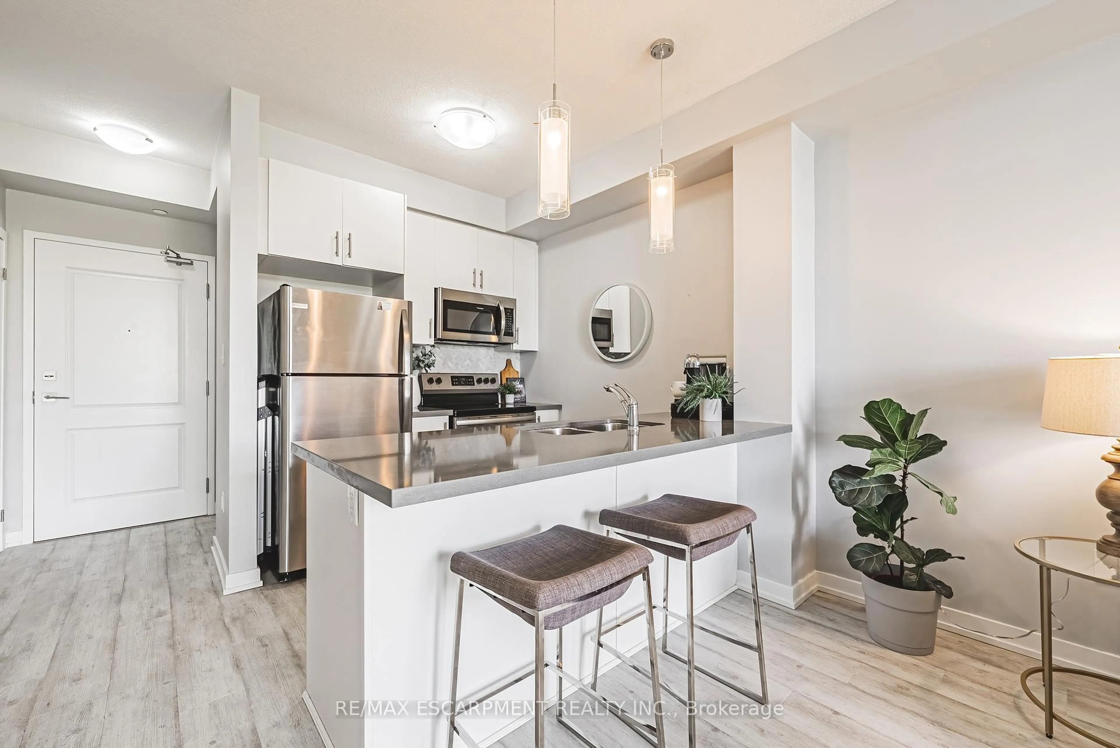 Open concept kitchen, unknown for 125 Shoreview Pl #428, Hamilton Ontario L8G 0K3