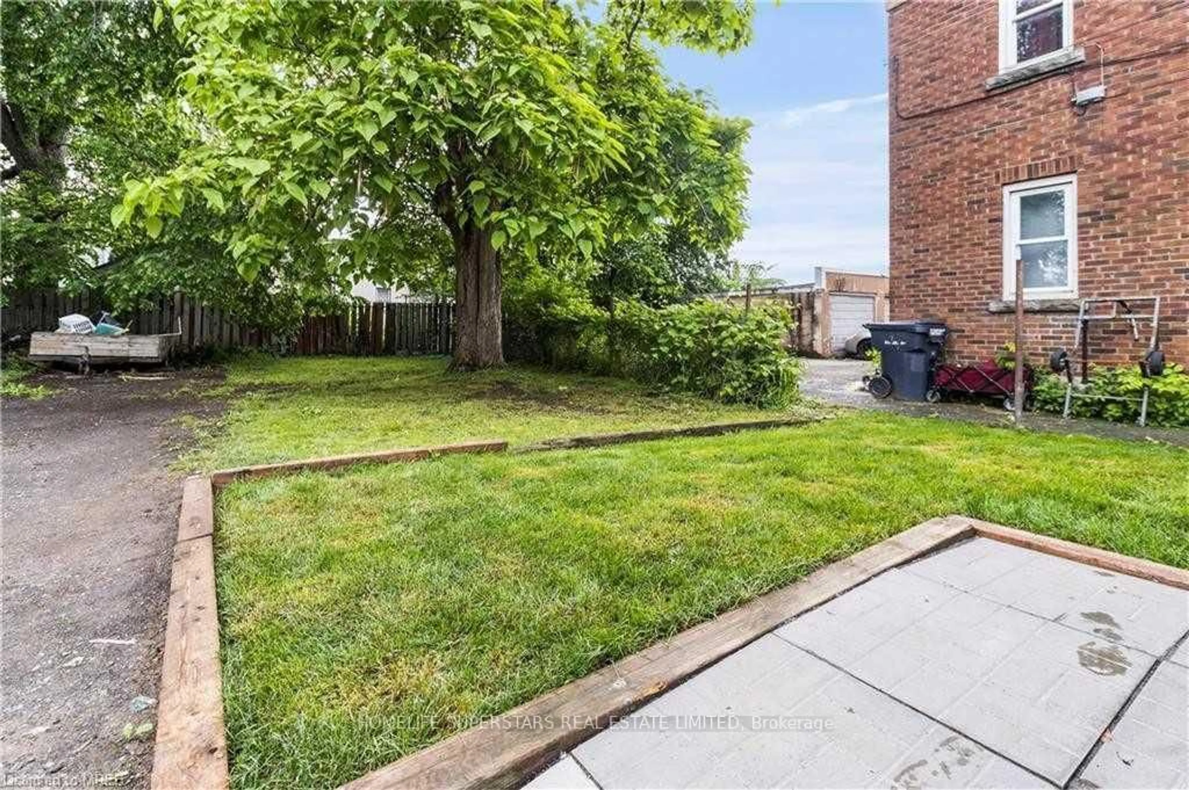 Patio, street for 362 Crowland Ave, Welland Ontario L3B 1X7