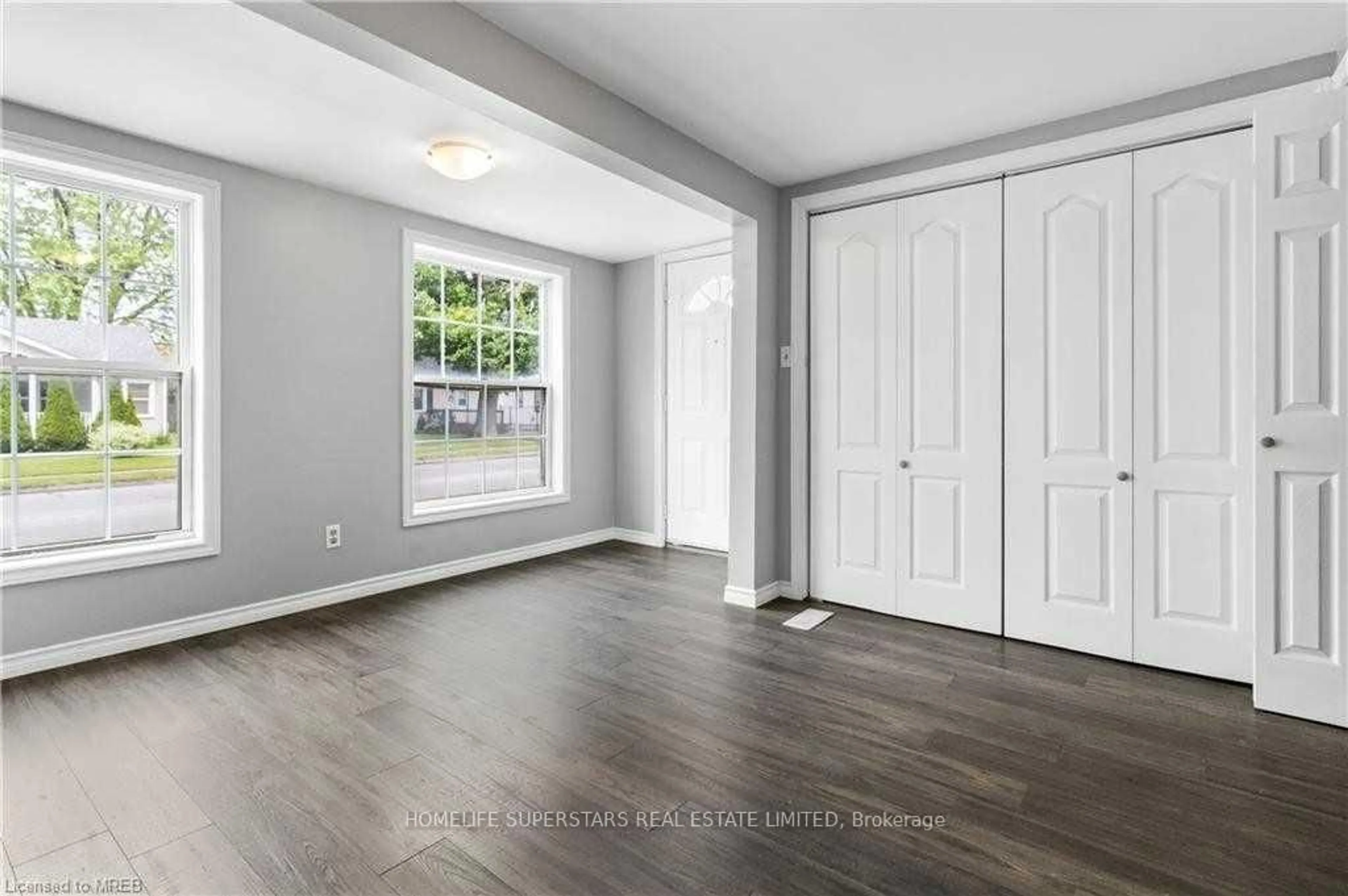 Indoor entryway for 362 Crowland Ave, Welland Ontario L3B 1X7