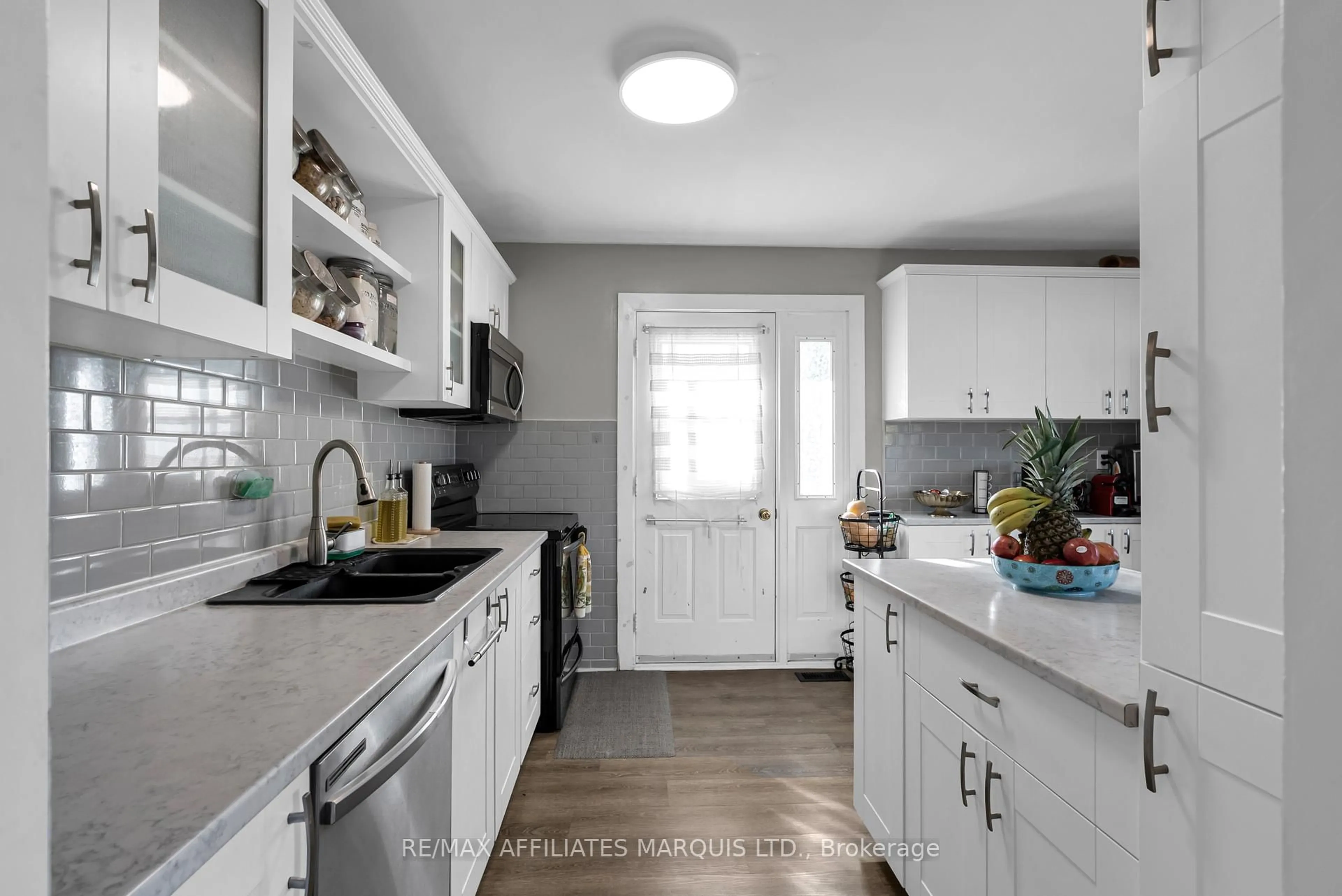 Standard kitchen, ceramic/tile floor for 403 Susan Ave, Cornwall Ontario K6J 2E1