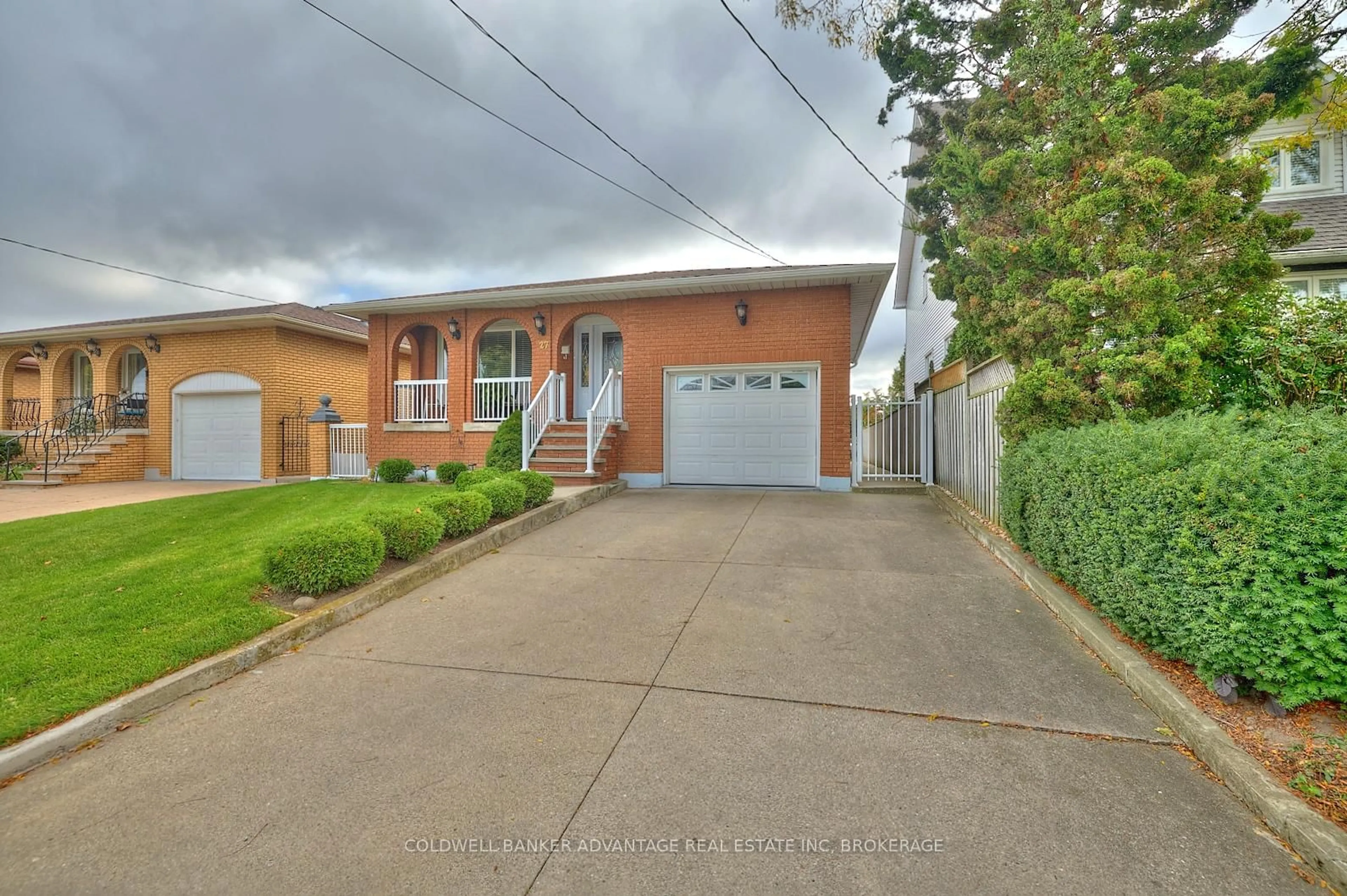 Home with brick exterior material, street for 27 QUINN Ave, Hamilton Ontario L8W 1K4