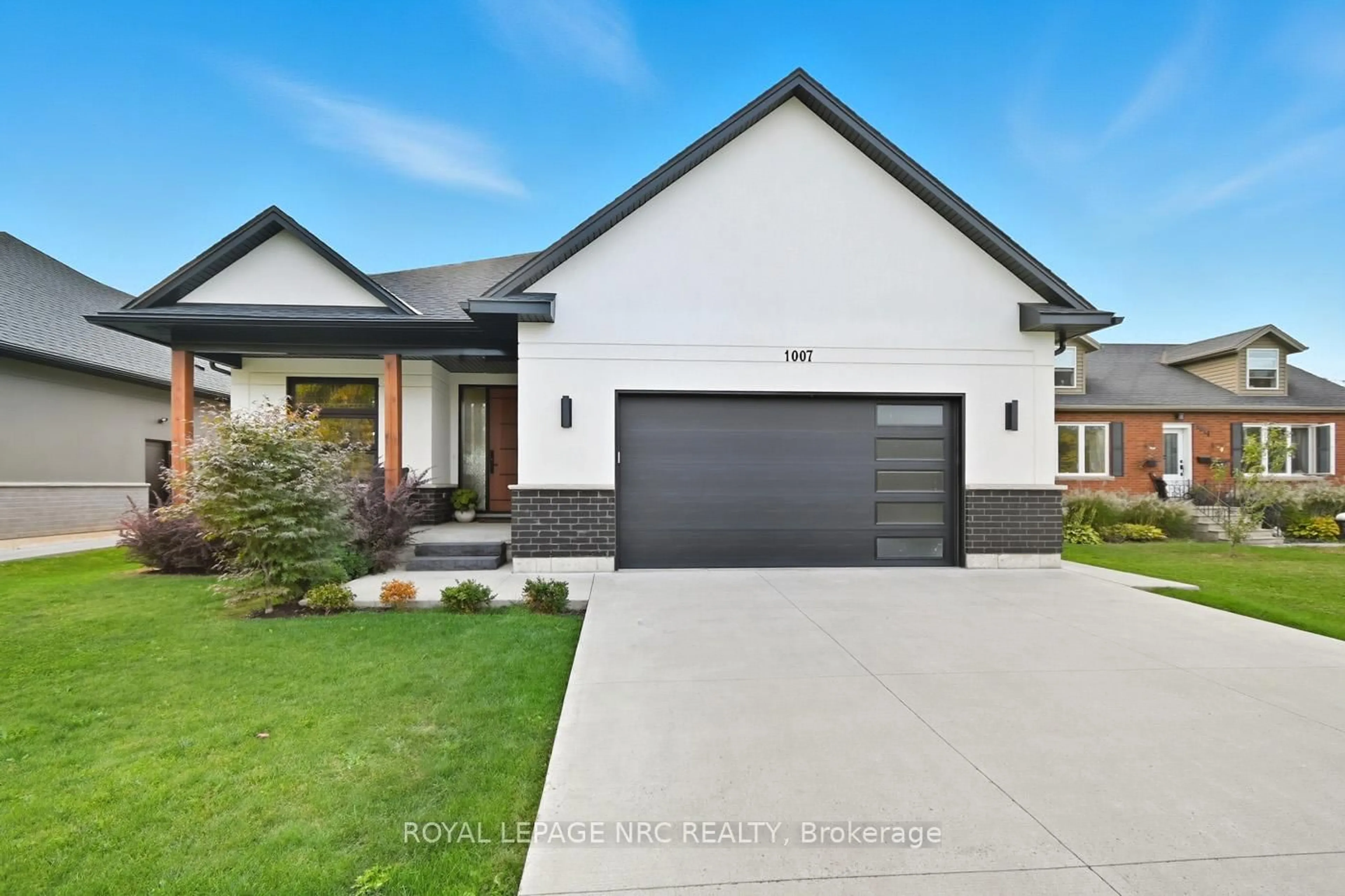 Home with brick exterior material, street for 1007 Clare Ave, Pelham Ontario L3C 3C2