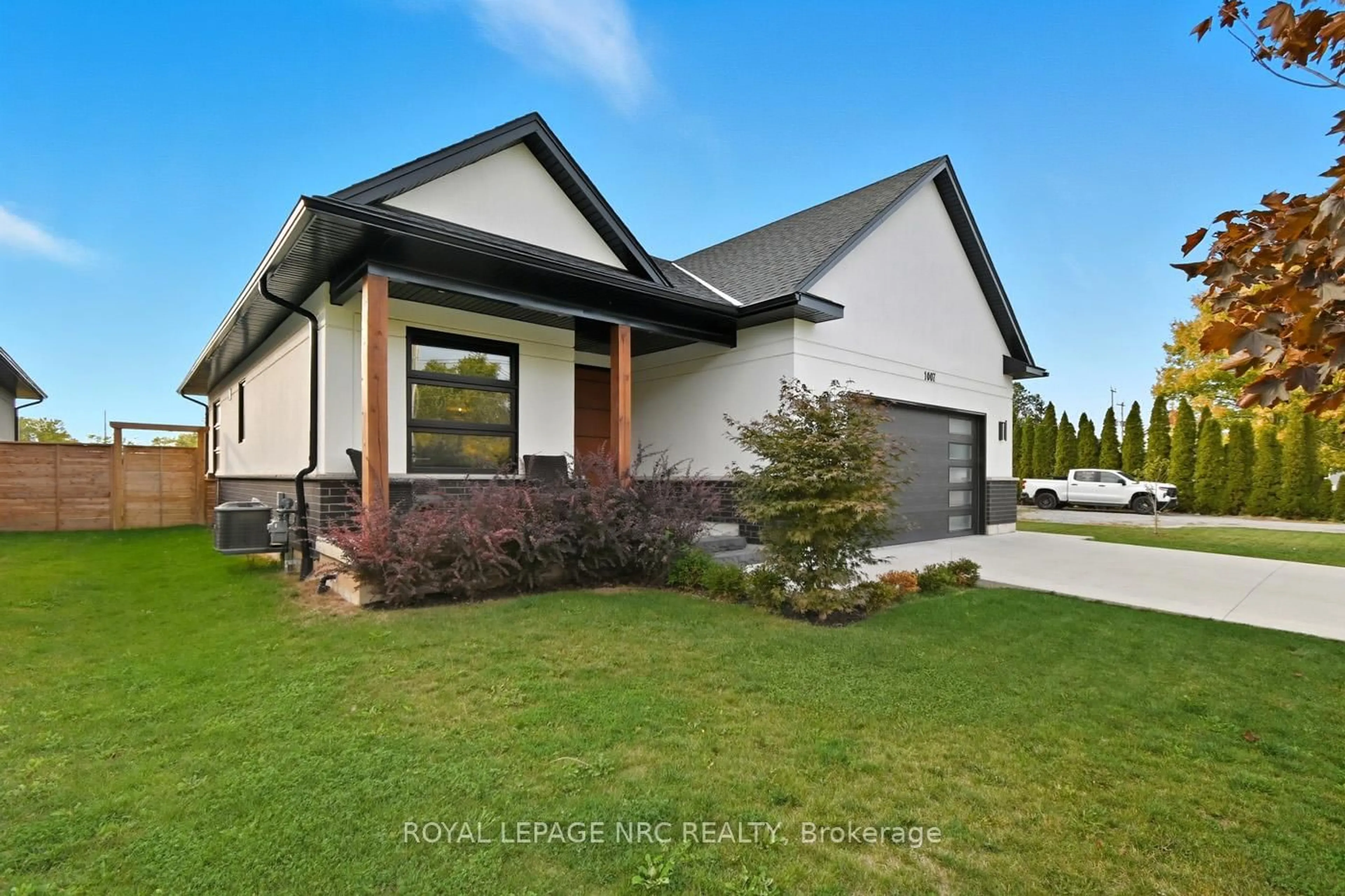 Home with brick exterior material, street for 1007 Clare Ave, Pelham Ontario L3C 3C2