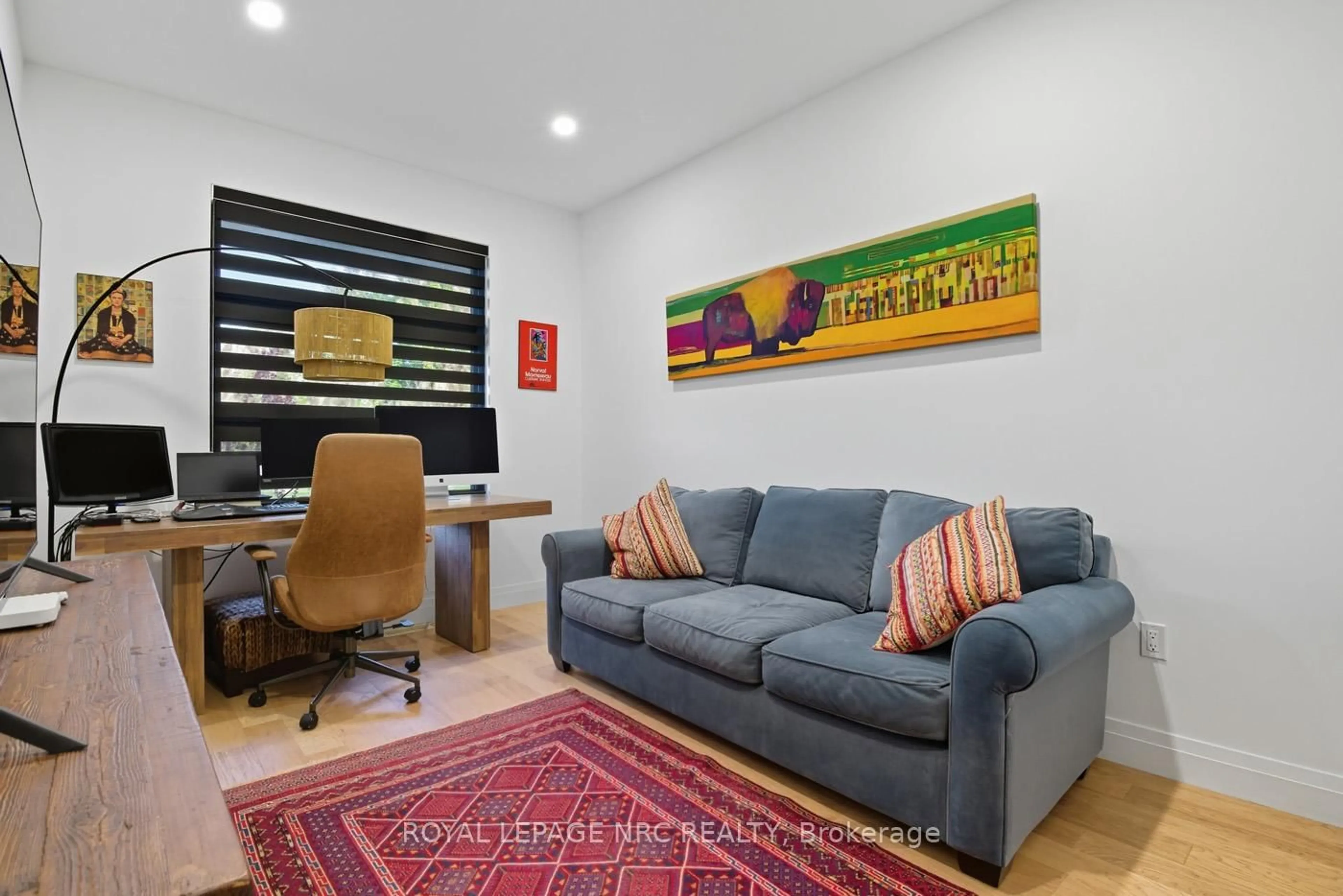 Living room with furniture, unknown for 1007 Clare Ave, Pelham Ontario L3C 3C2