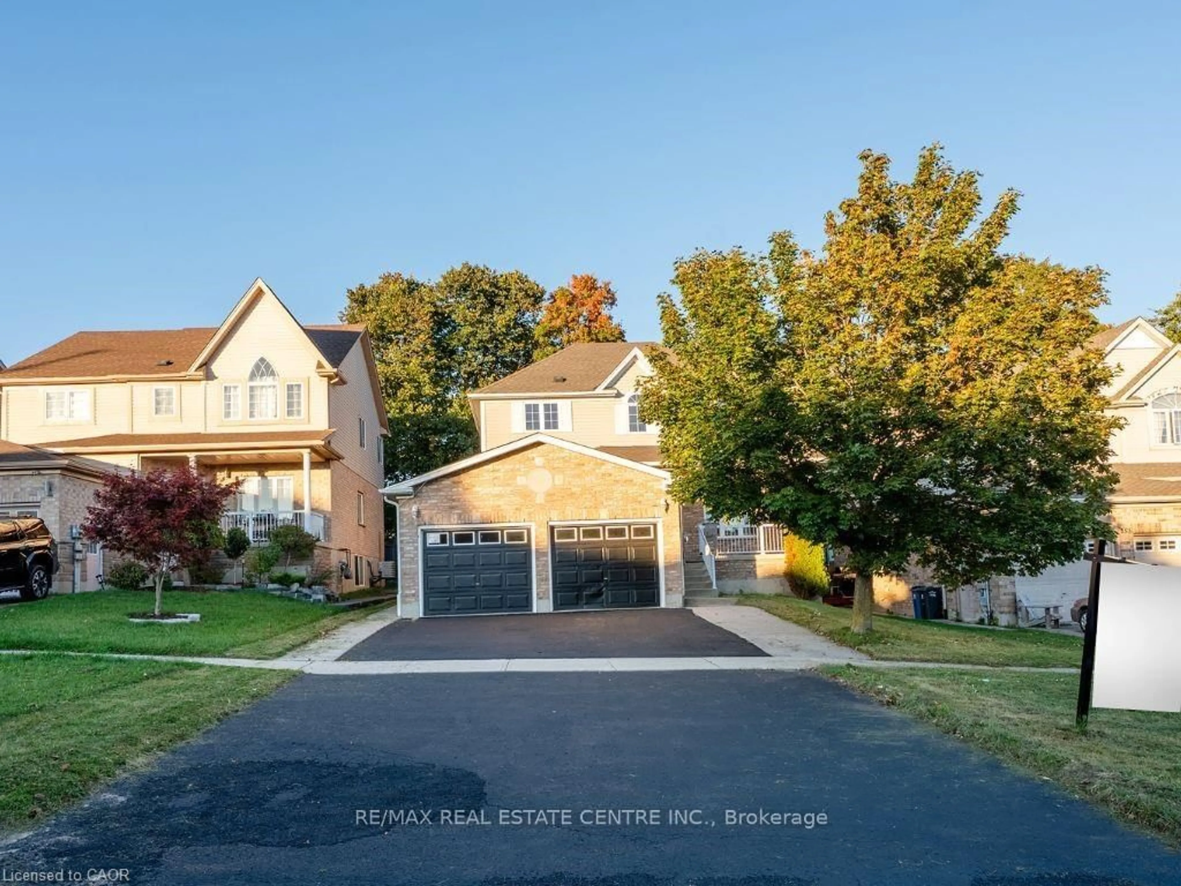 A pic from outside/outdoor area/front of a property/back of a property/a pic from drone, street for 155 Elmira Rd, Guelph Ontario N1K 1Y9