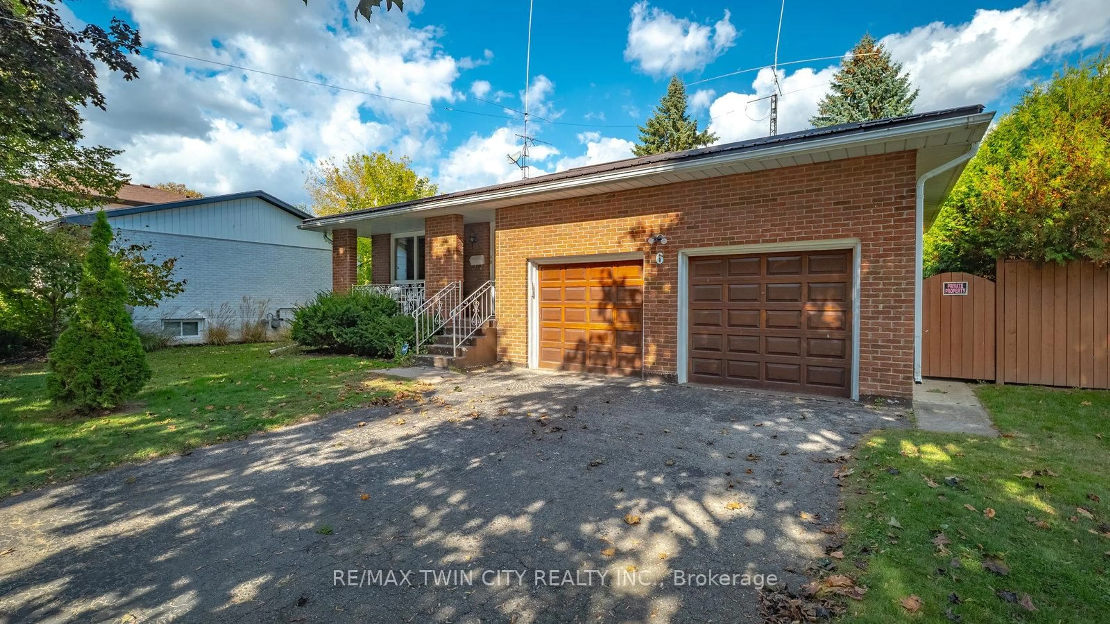 Home with brick exterior material, street for 6 Ventnor Crt, Brantford Ontario N3R 6L8