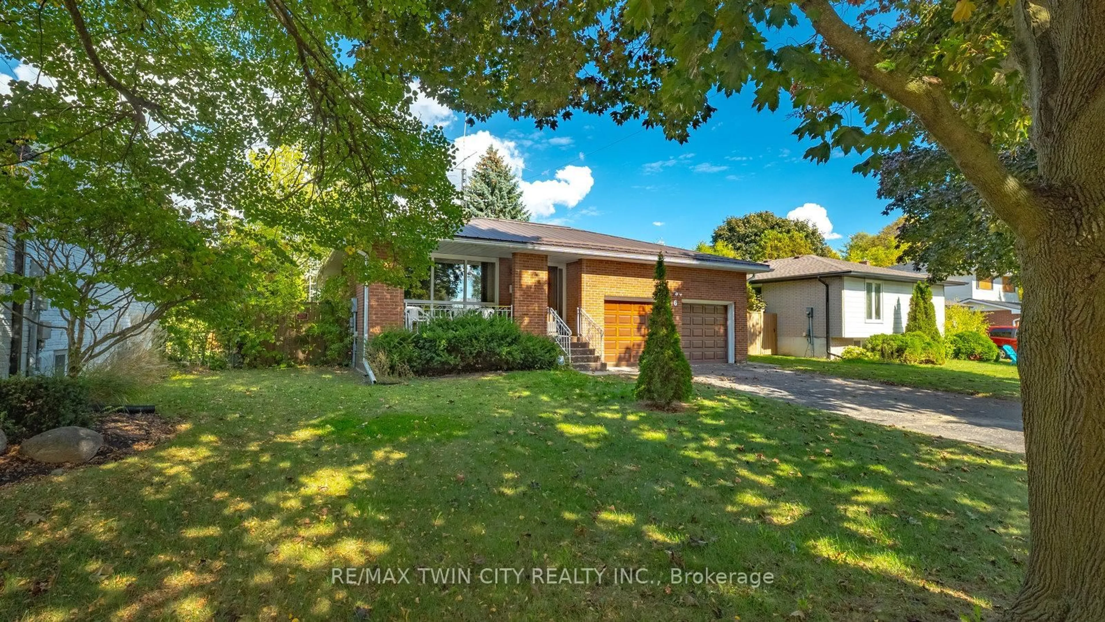 Home with brick exterior material, street for 6 Ventnor Crt, Brantford Ontario N3R 6L8