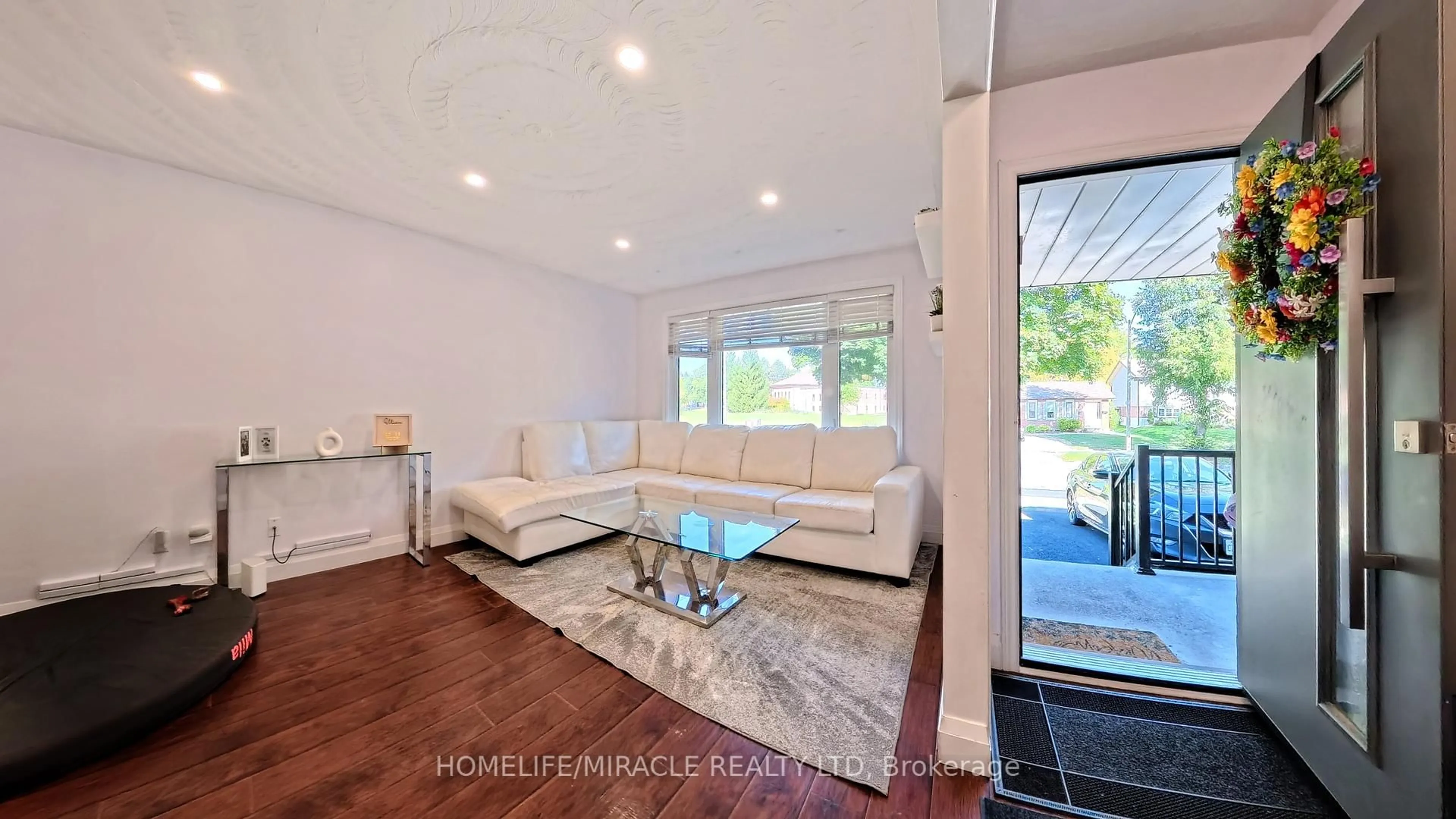 Living room with furniture, unknown for 131 Carlyle Dr, Kitchener Ontario N2P 1V9