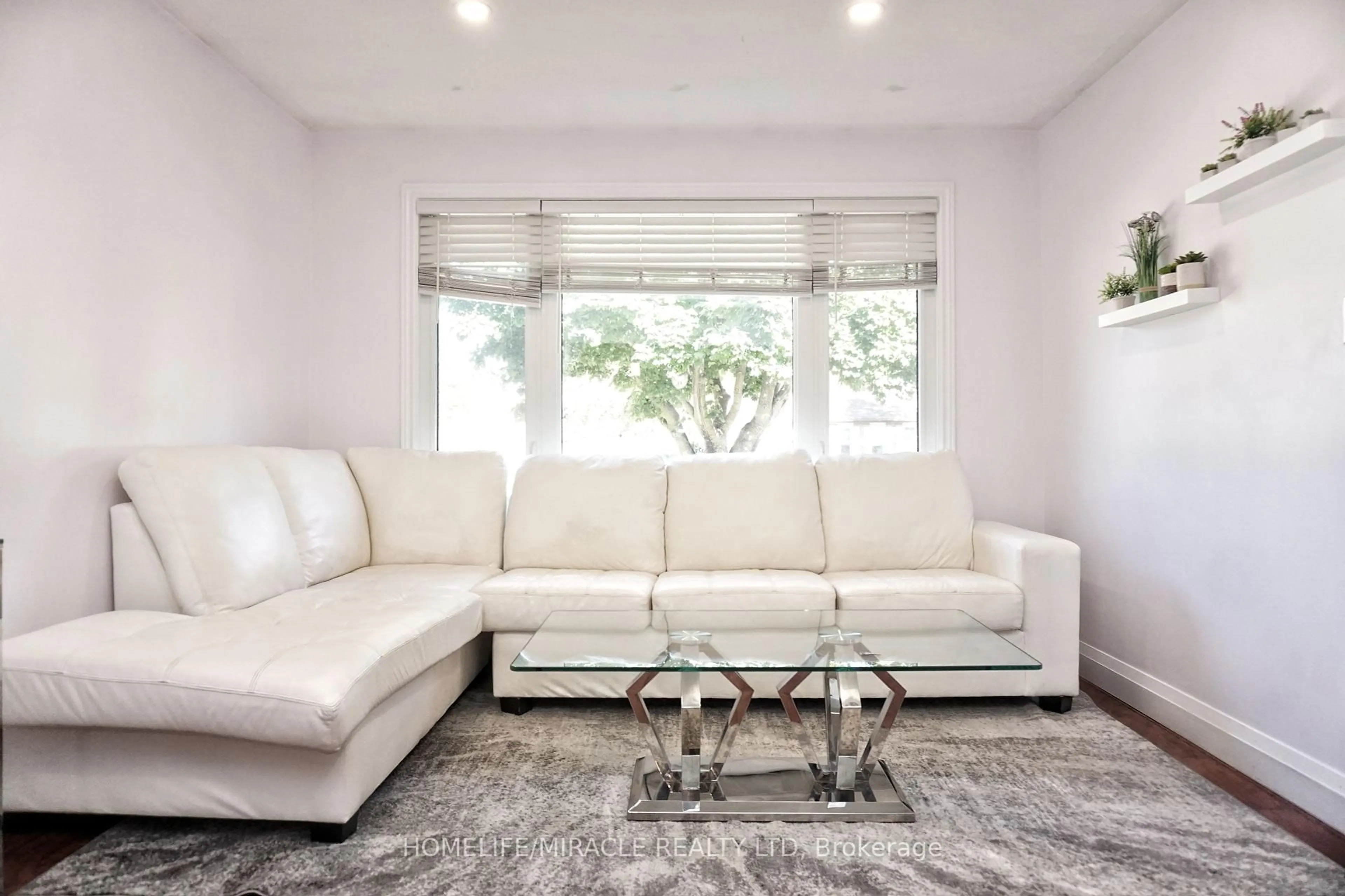 Living room with furniture, unknown for 131 Carlyle Dr, Kitchener Ontario N2P 1V9