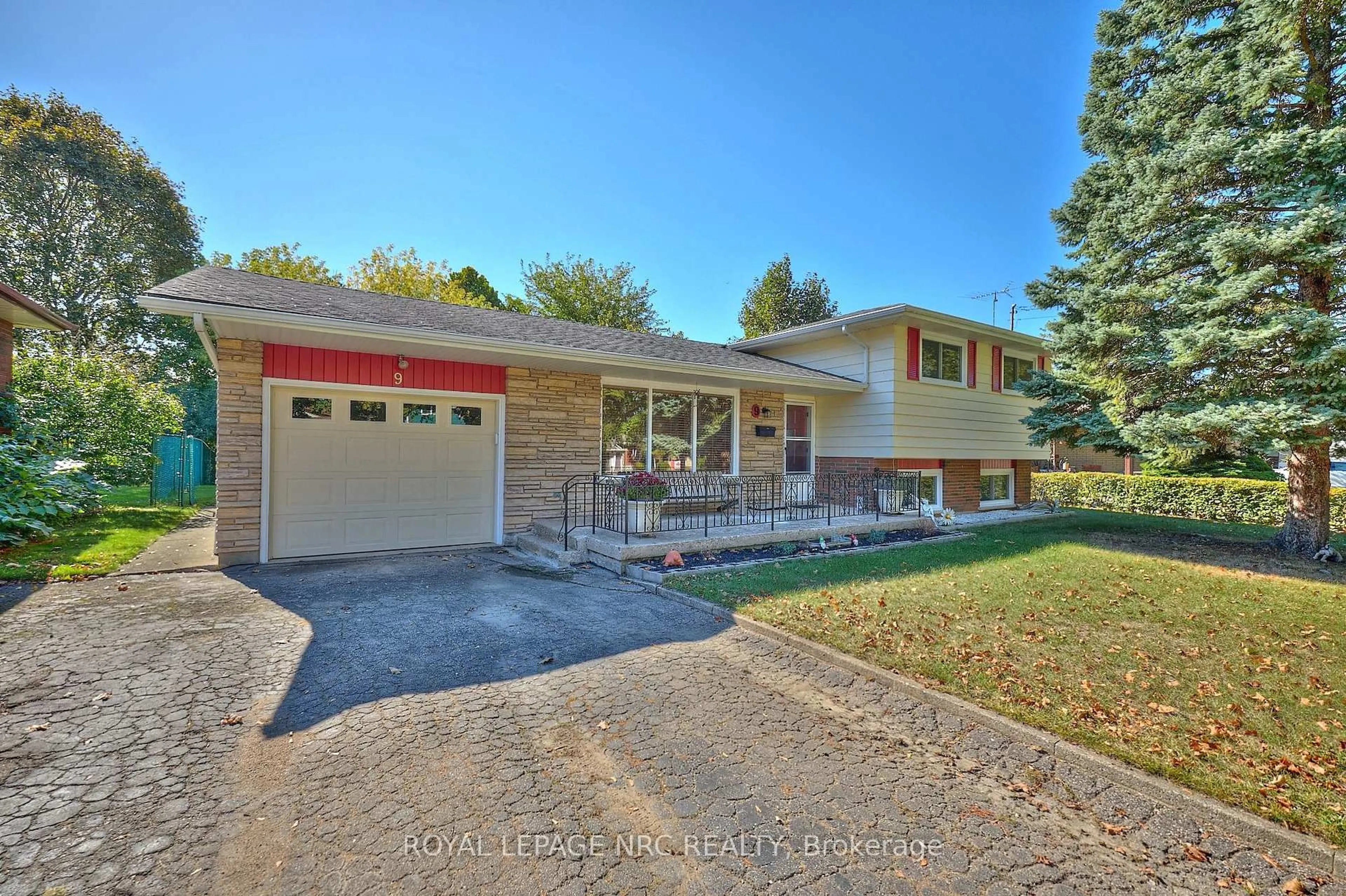 Home with brick exterior material, street for 9 Royal Manor Dr, St. Catharines Ontario L2M 4L2