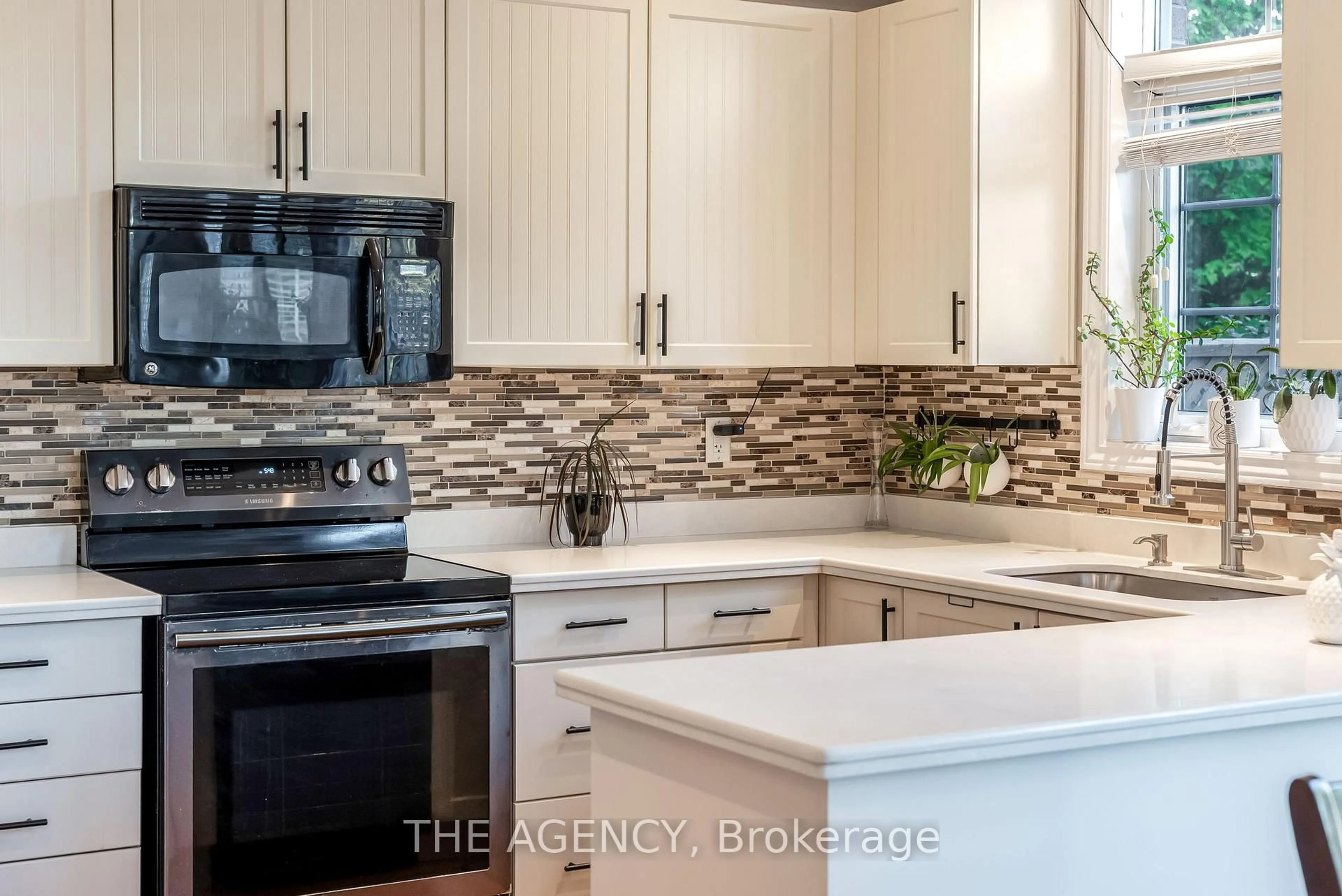 Open concept kitchen, ceramic/tile floor for 99 Panabaker Dr #37, Hamilton Ontario L9G 0A3