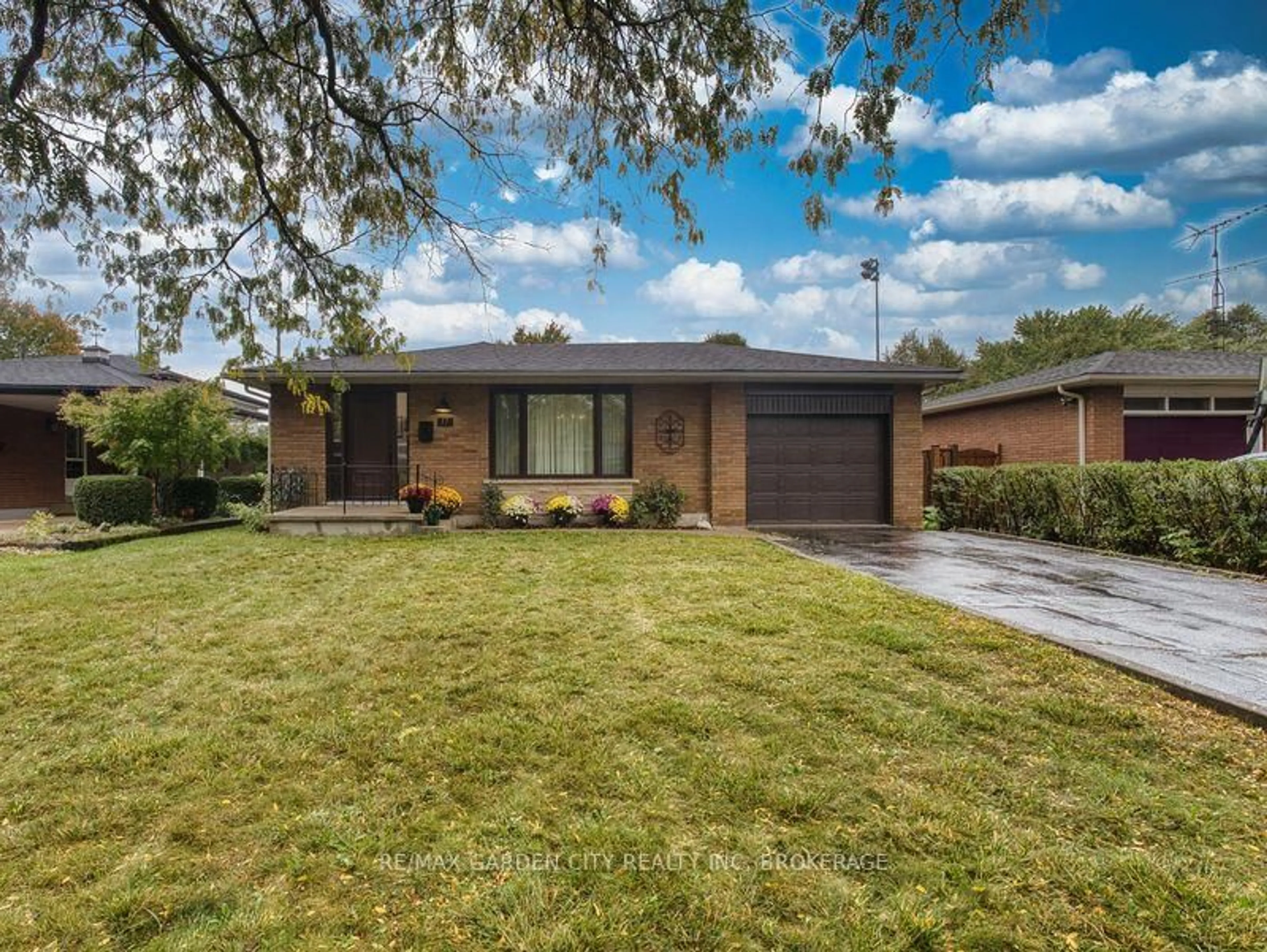 Home with brick exterior material, street for 17 Regent Dr, St. Catharines Ontario L2M 3L6