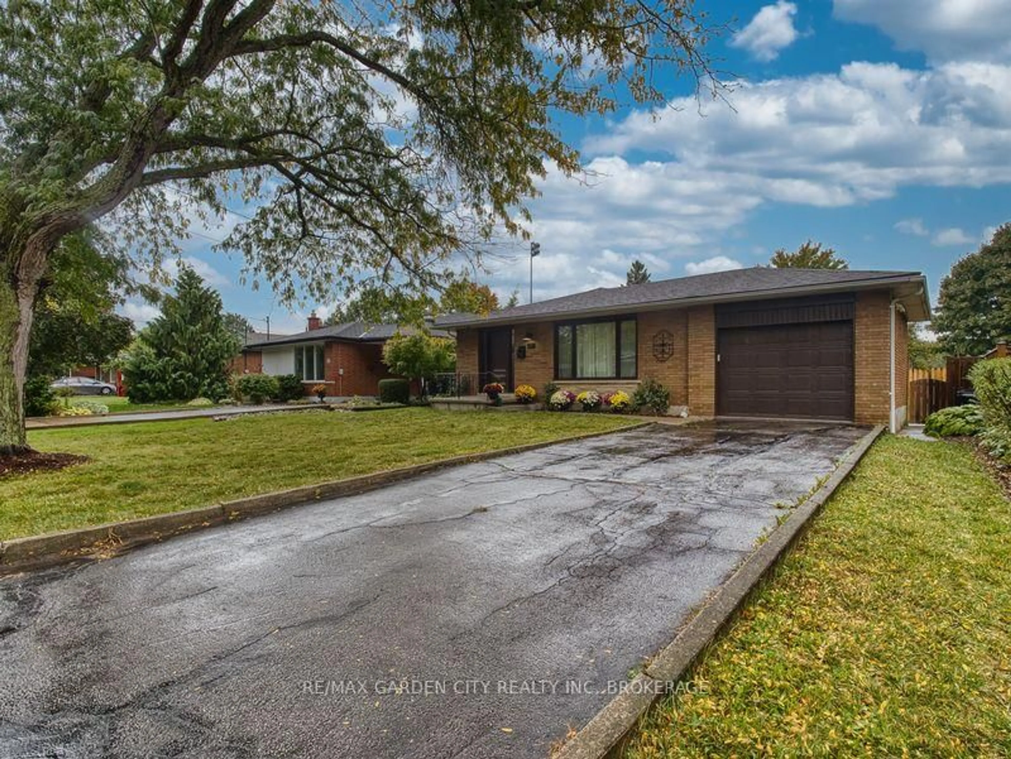 Home with brick exterior material, street for 17 Regent Dr, St. Catharines Ontario L2M 3L6